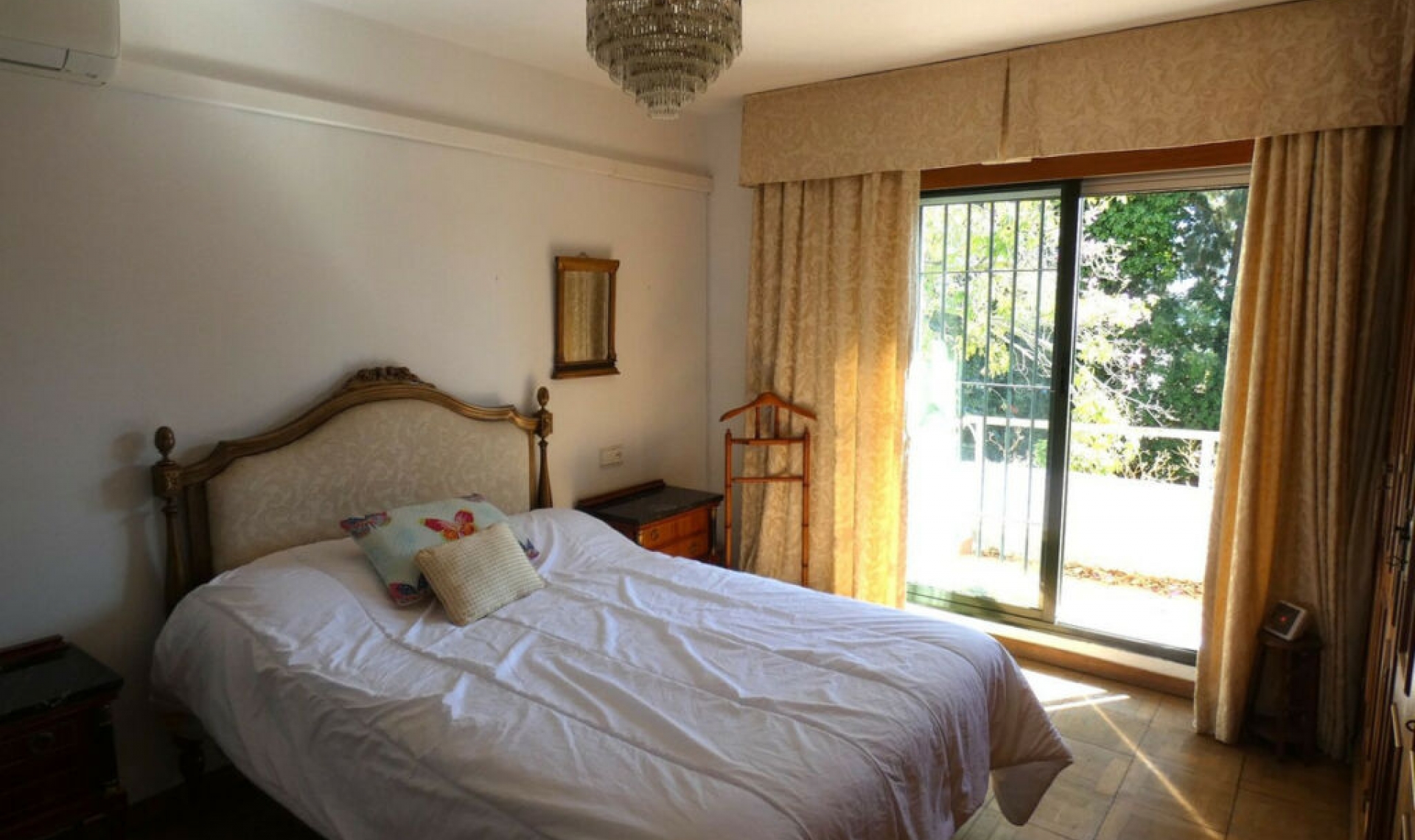 Resale - House -
Marbella