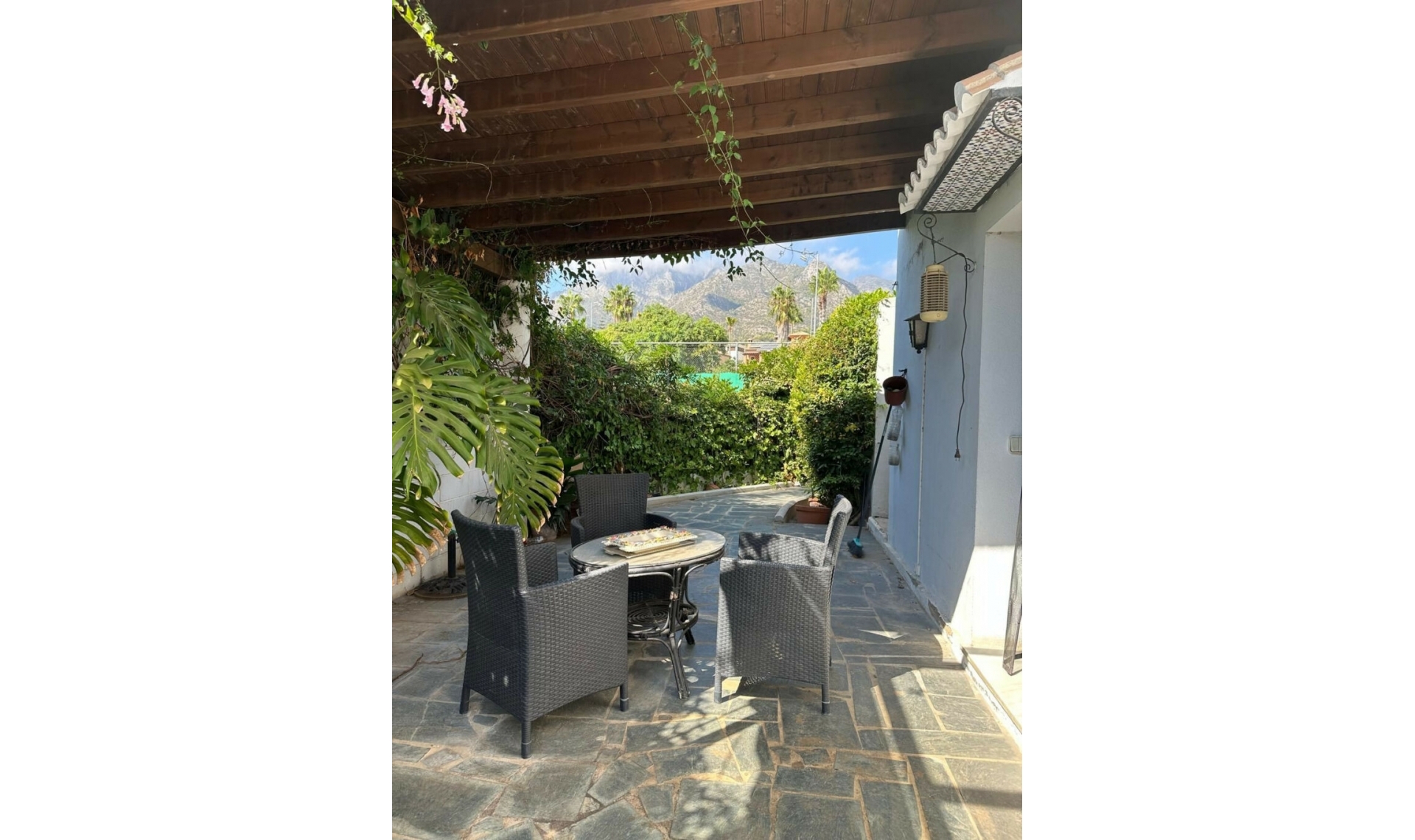 Resale - House -
Marbella