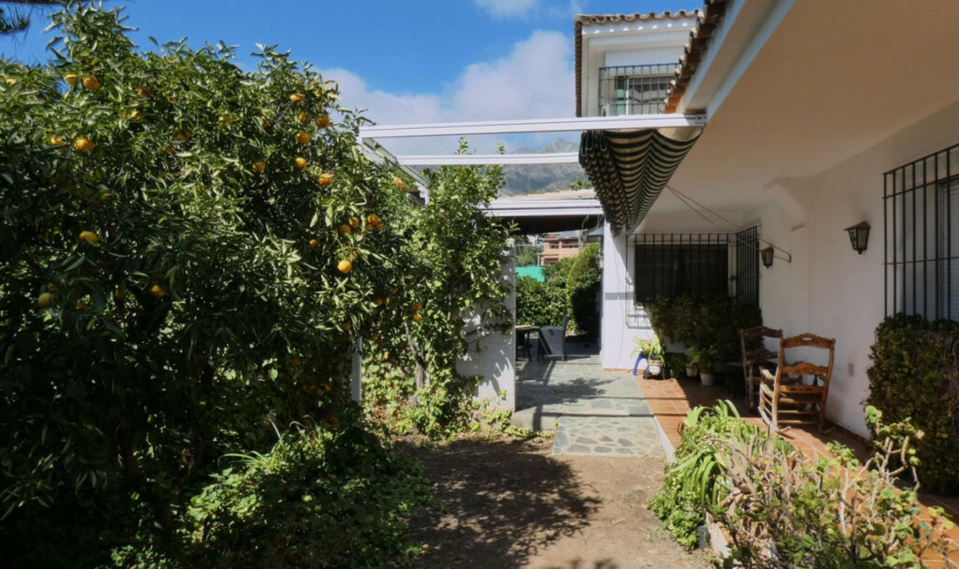 Resale - House -
Marbella