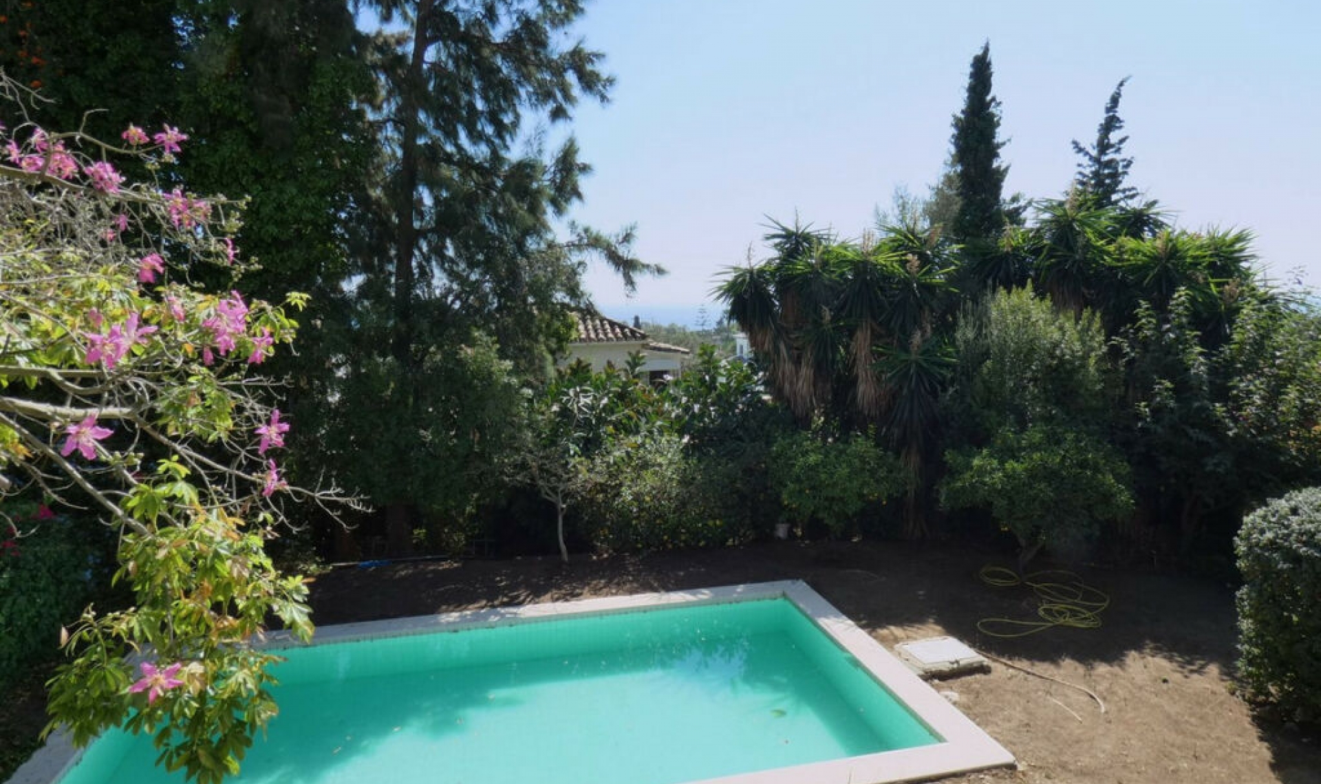 Resale - House -
Marbella