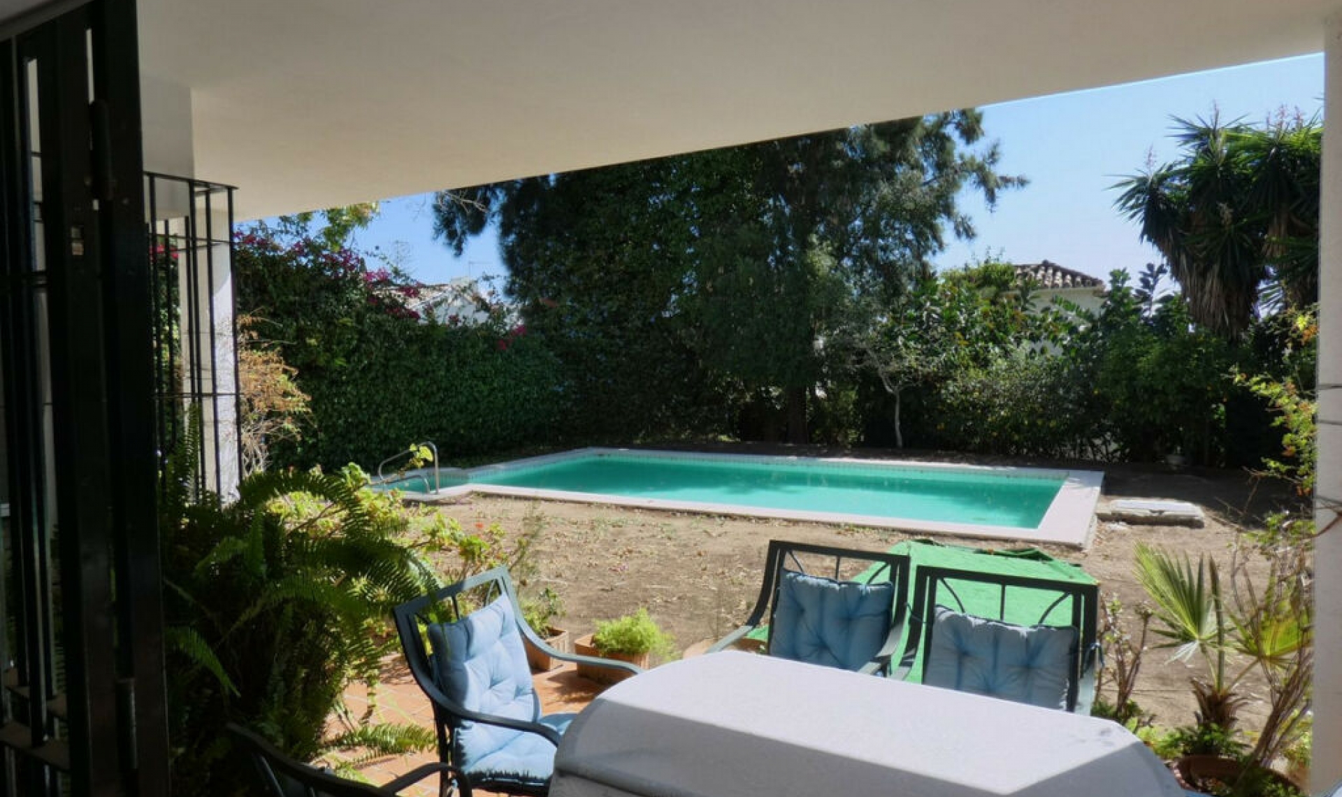Resale - House -
Marbella