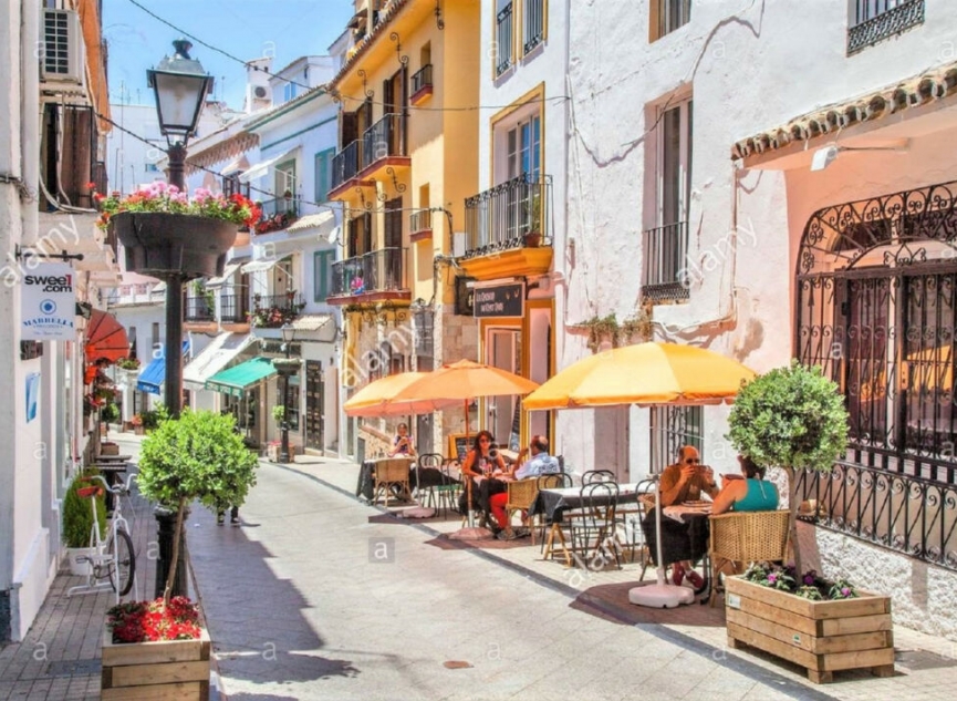 Resale - House -
Marbella