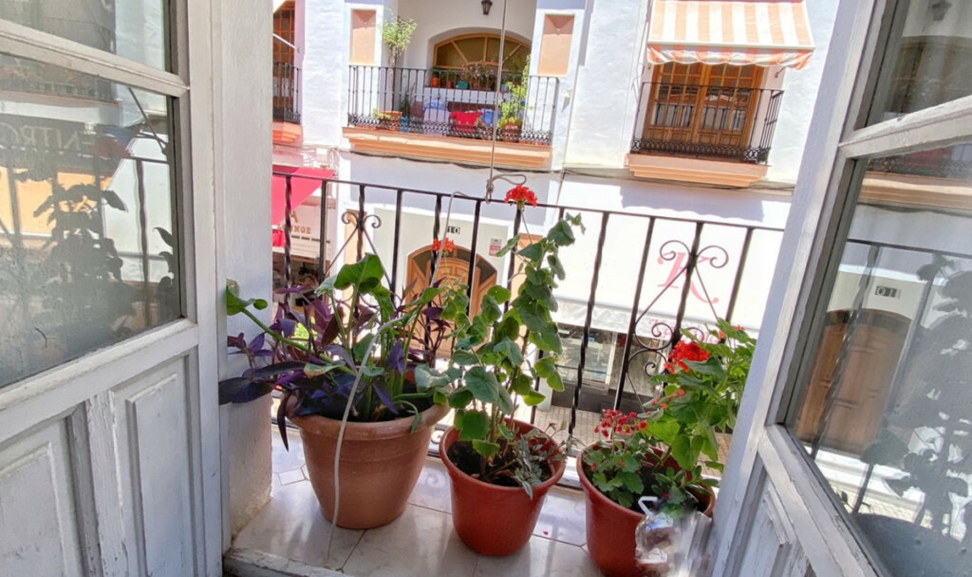 Resale - House -
Marbella