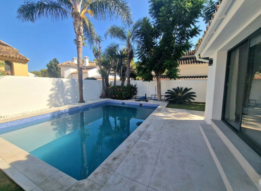 Resale - House -
Marbella