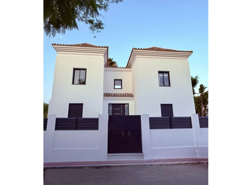 Resale - House -
Marbella