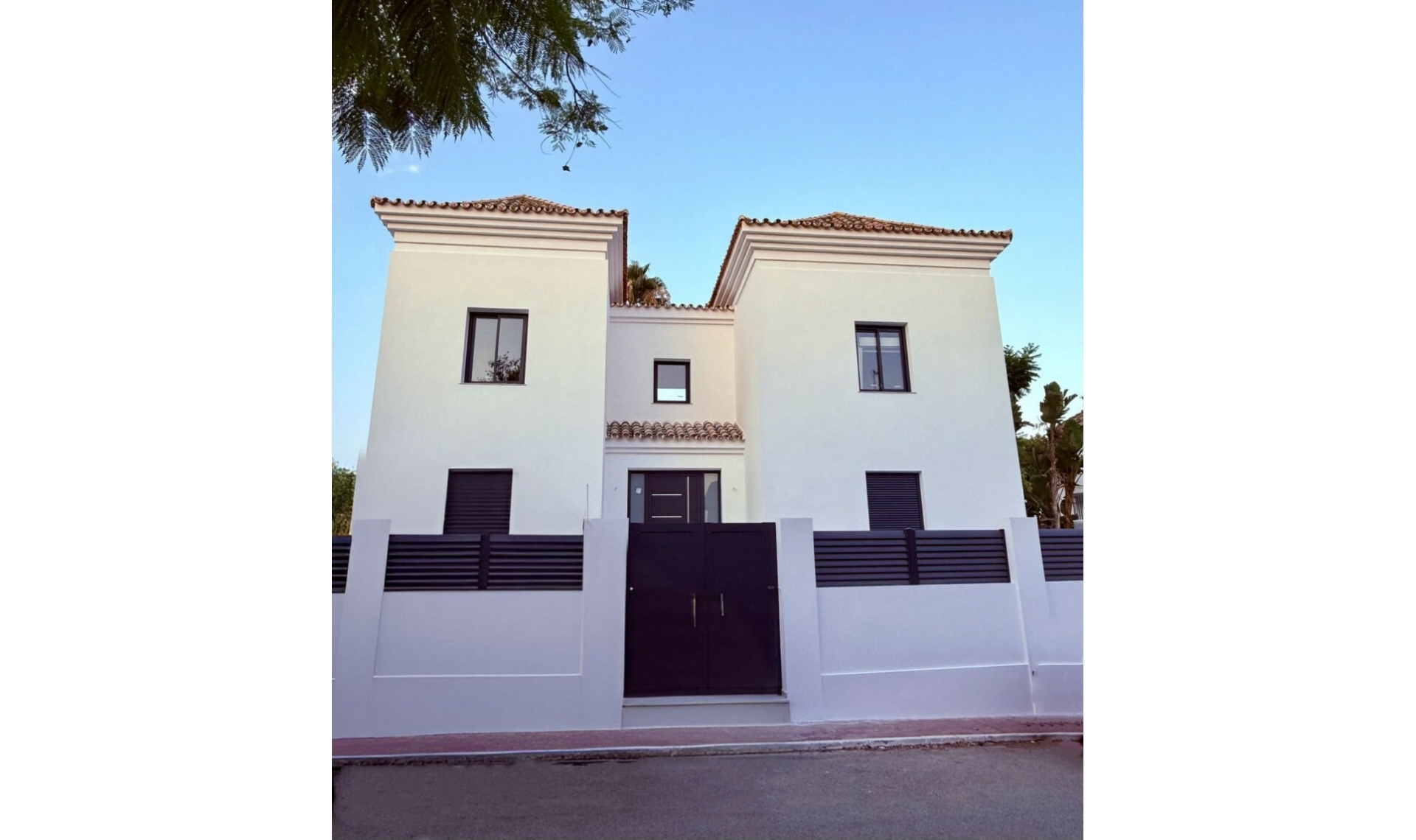 Resale - House -
Marbella