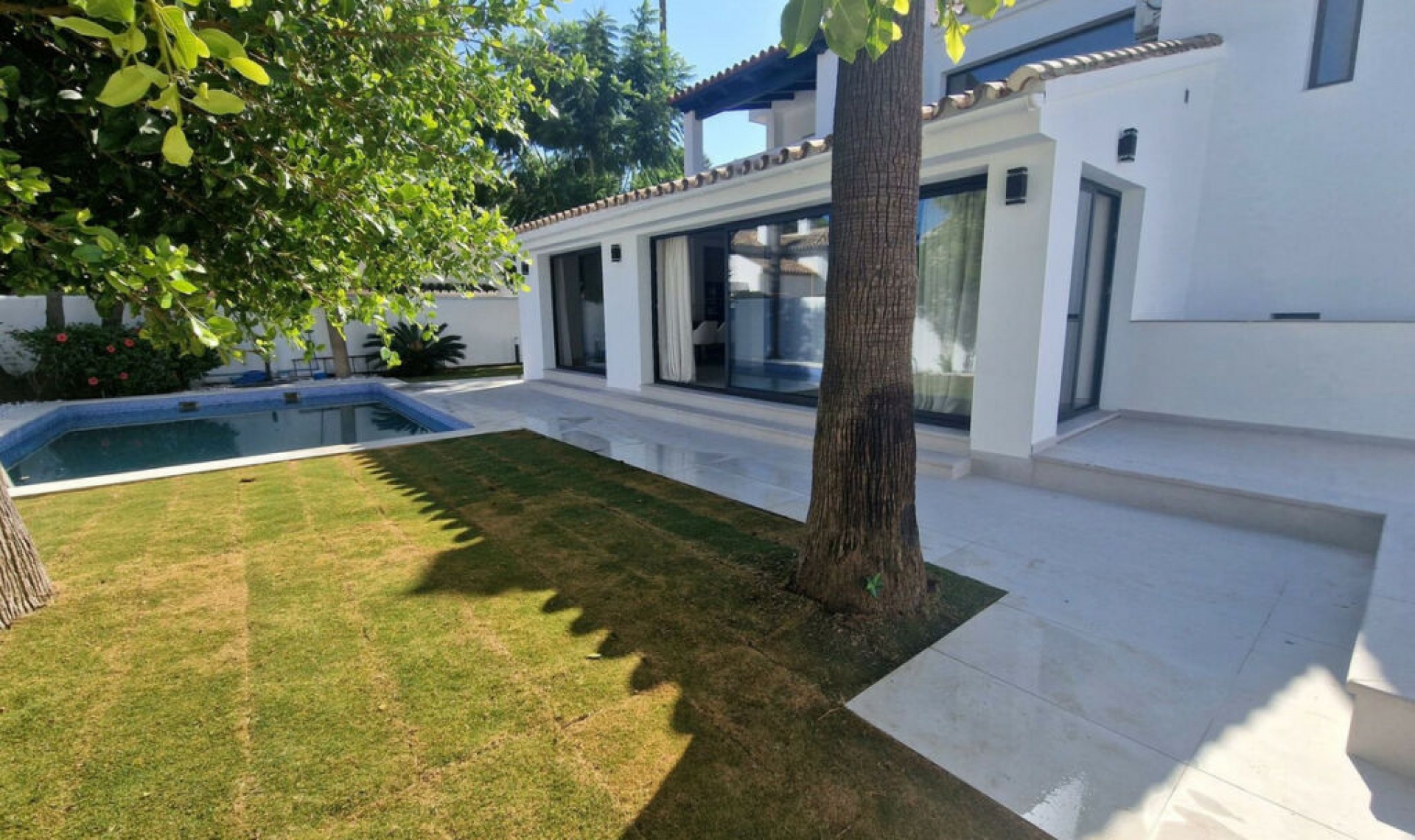 Resale - House -
Marbella