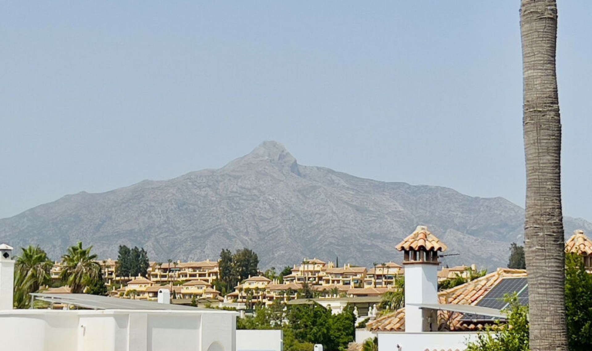 Resale - House -
Marbella