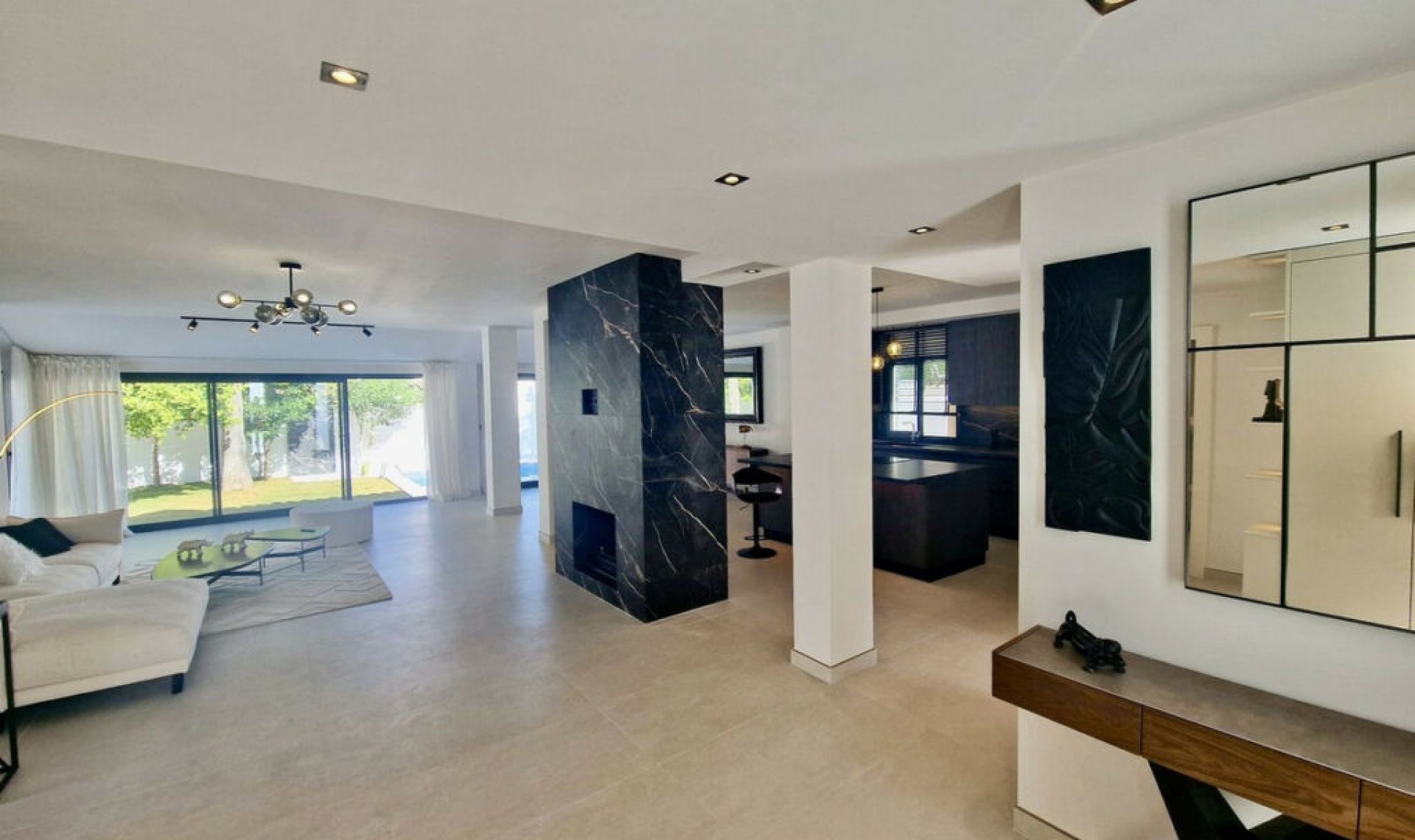 Resale - House -
Marbella