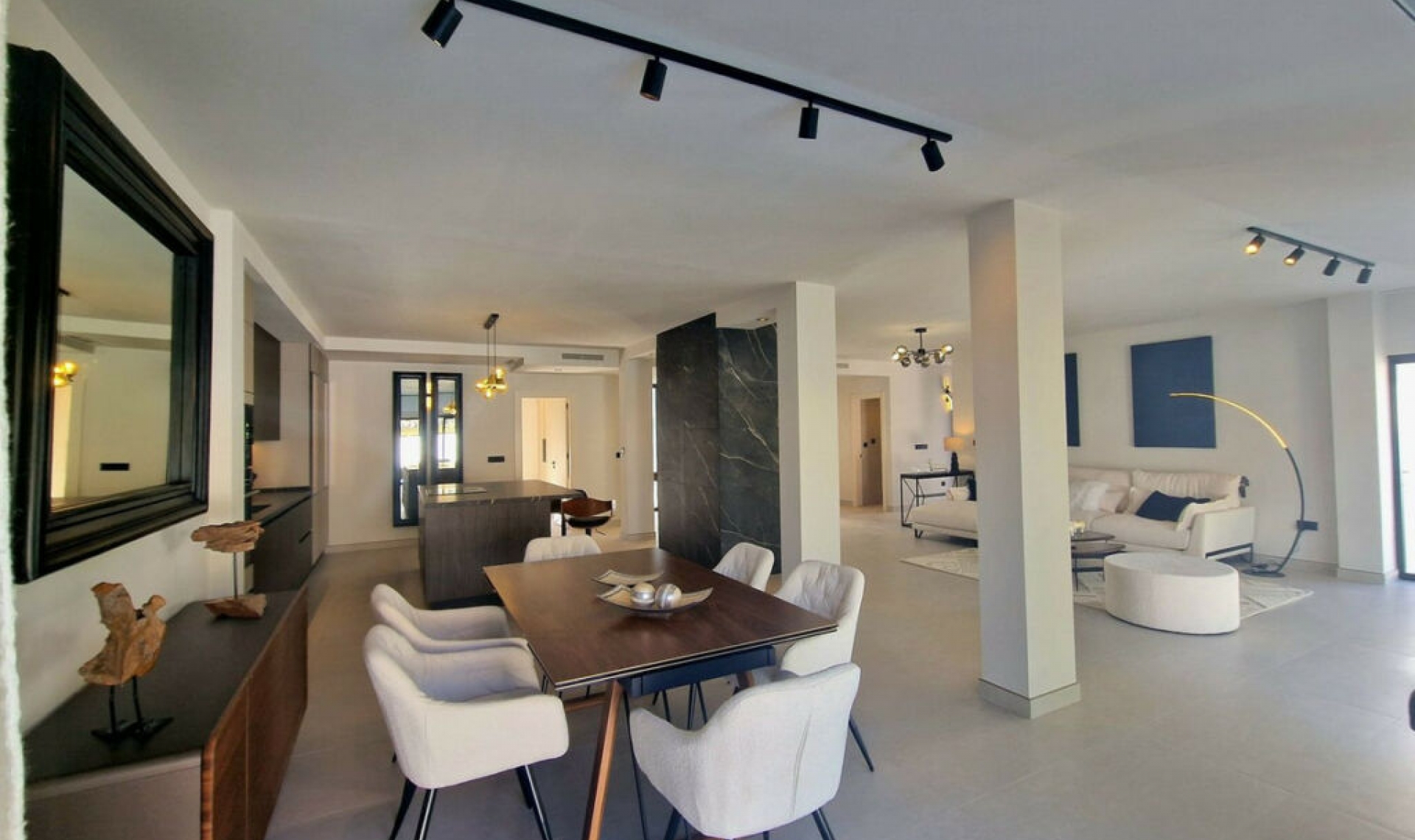 Resale - House -
Marbella