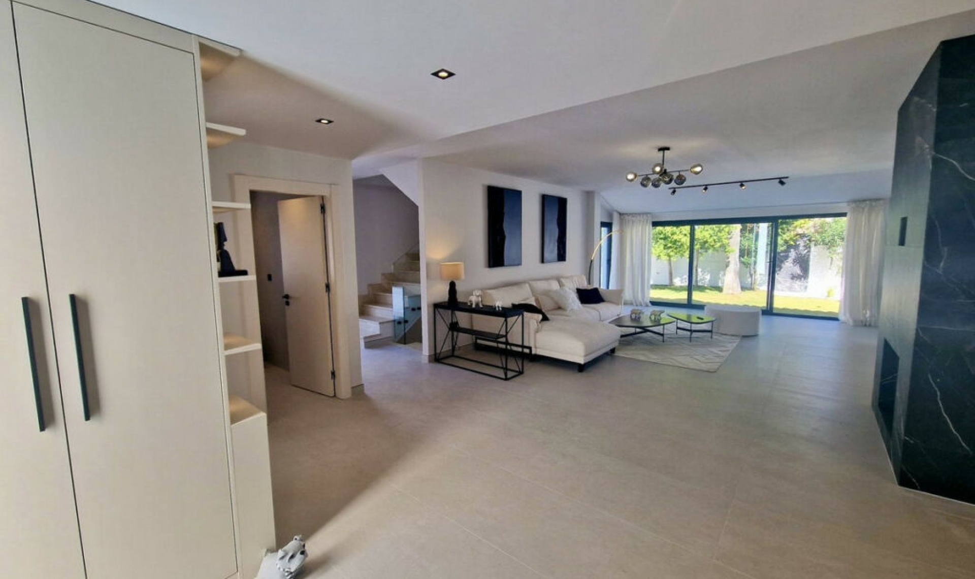 Resale - House -
Marbella