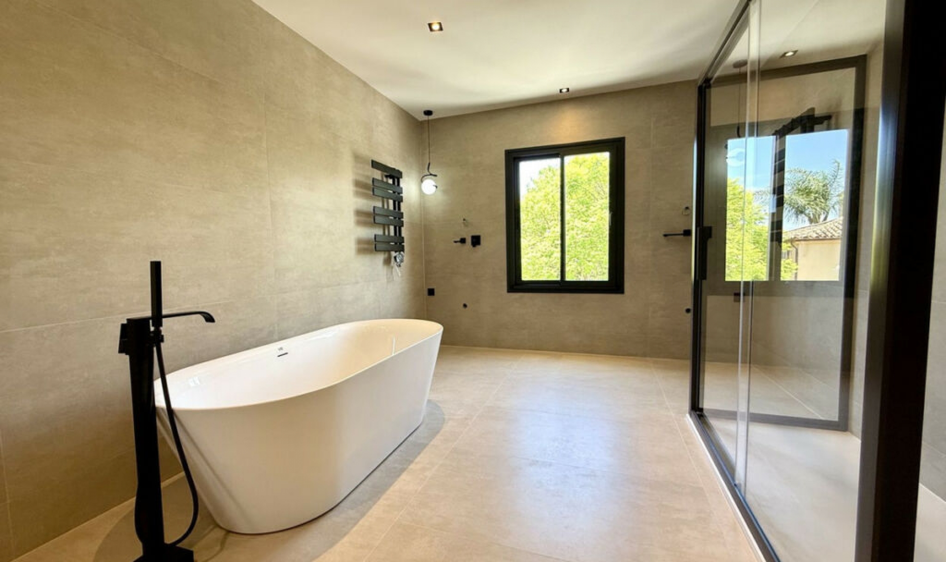 Resale - House -
Marbella