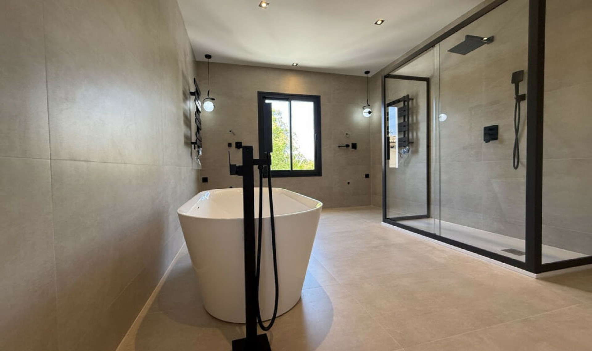 Resale - House -
Marbella