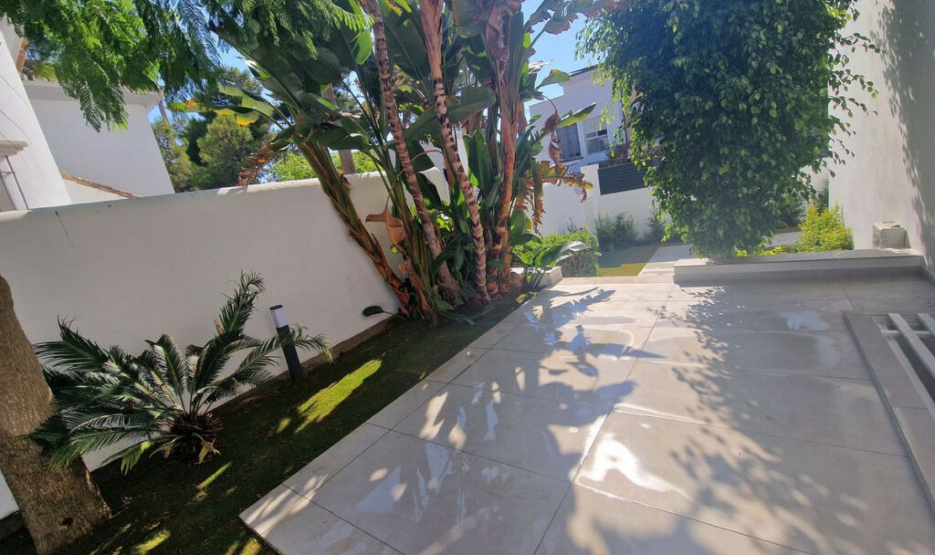 Resale - House -
Marbella