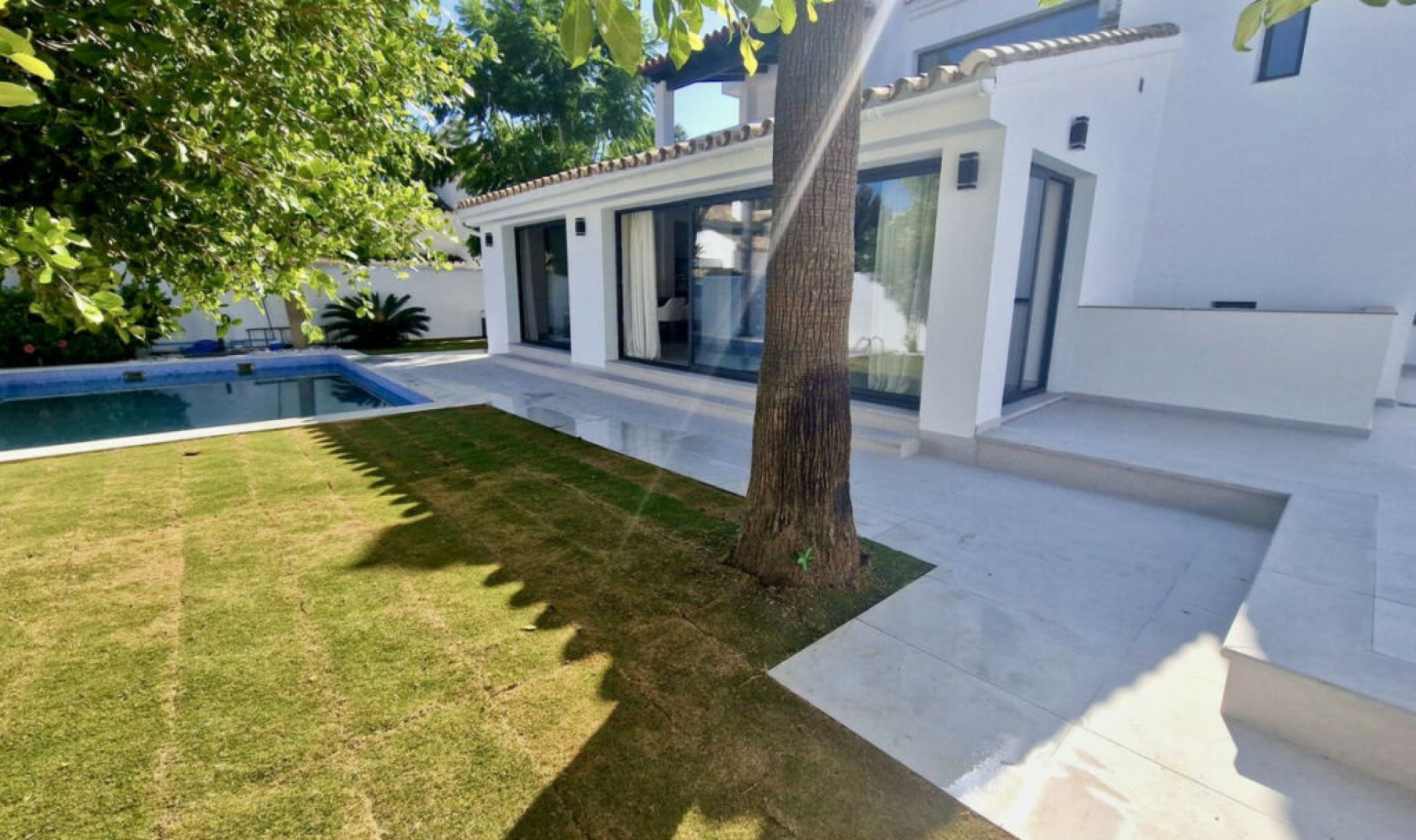 Resale - House -
Marbella