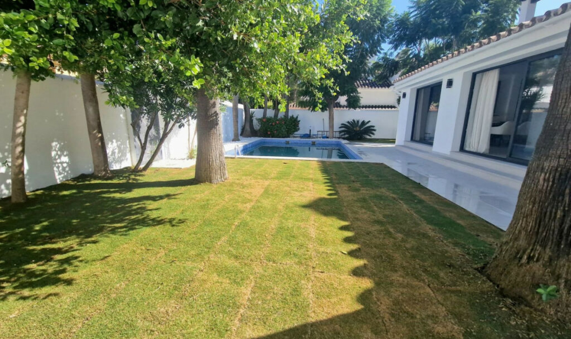 Resale - House -
Marbella