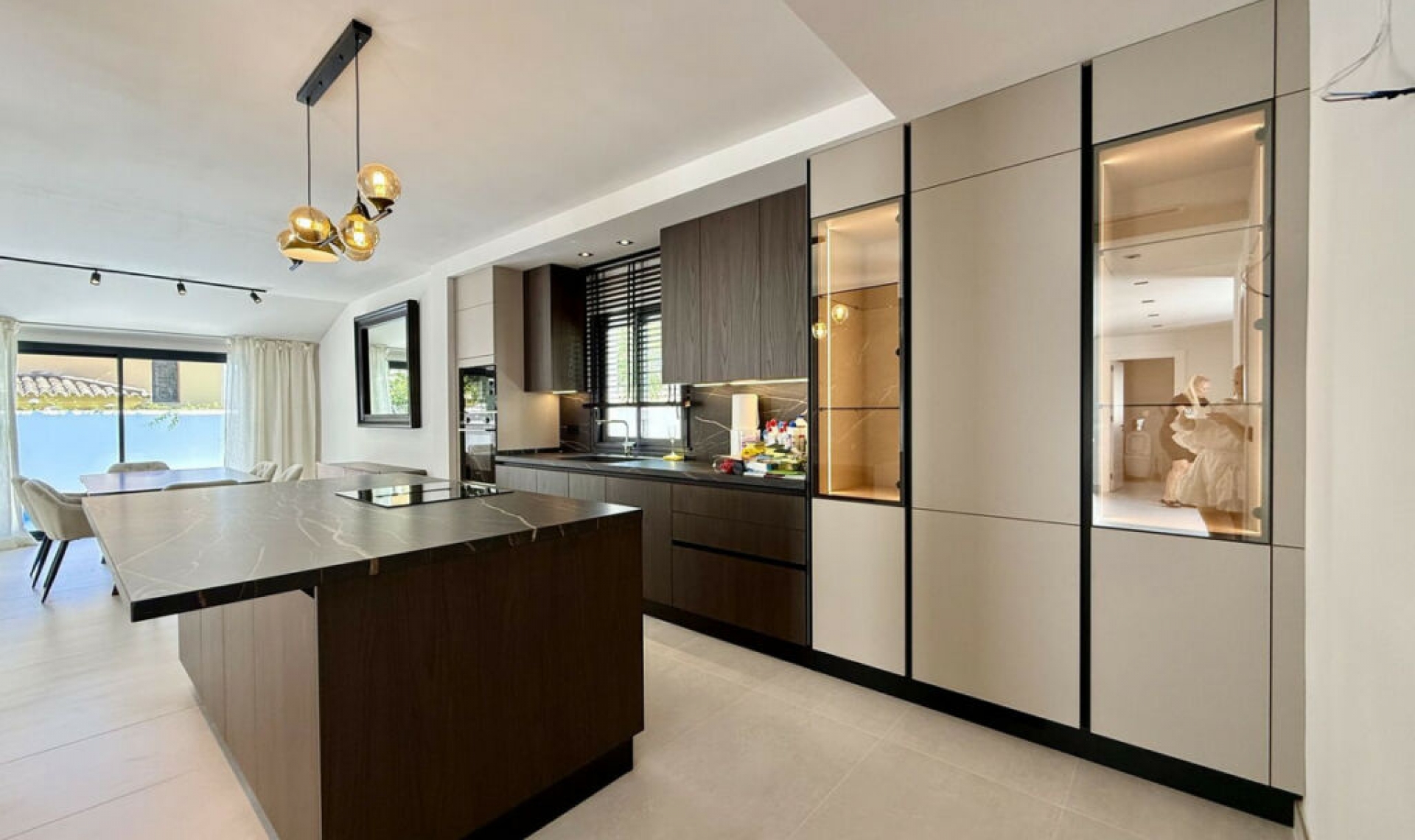 Resale - House -
Marbella