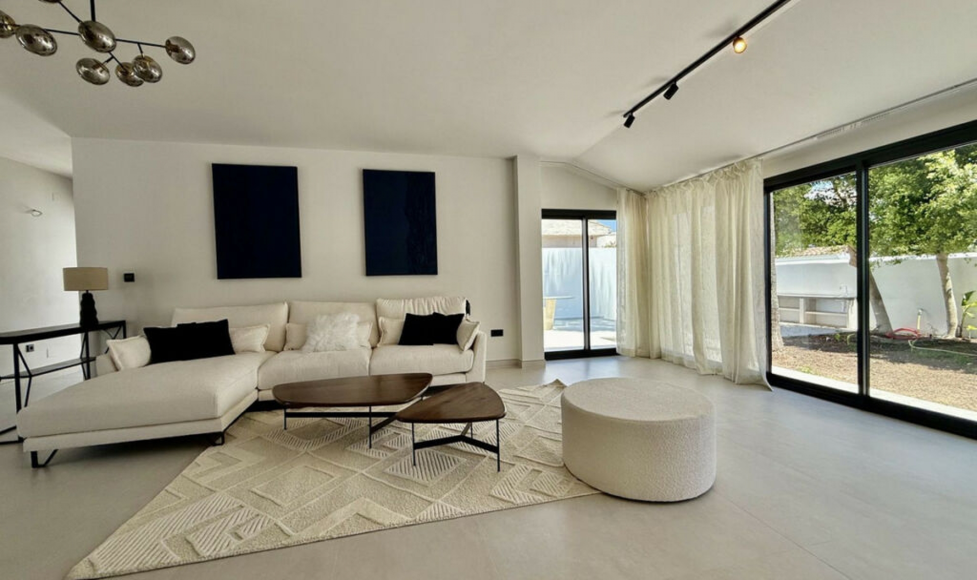 Resale - House -
Marbella