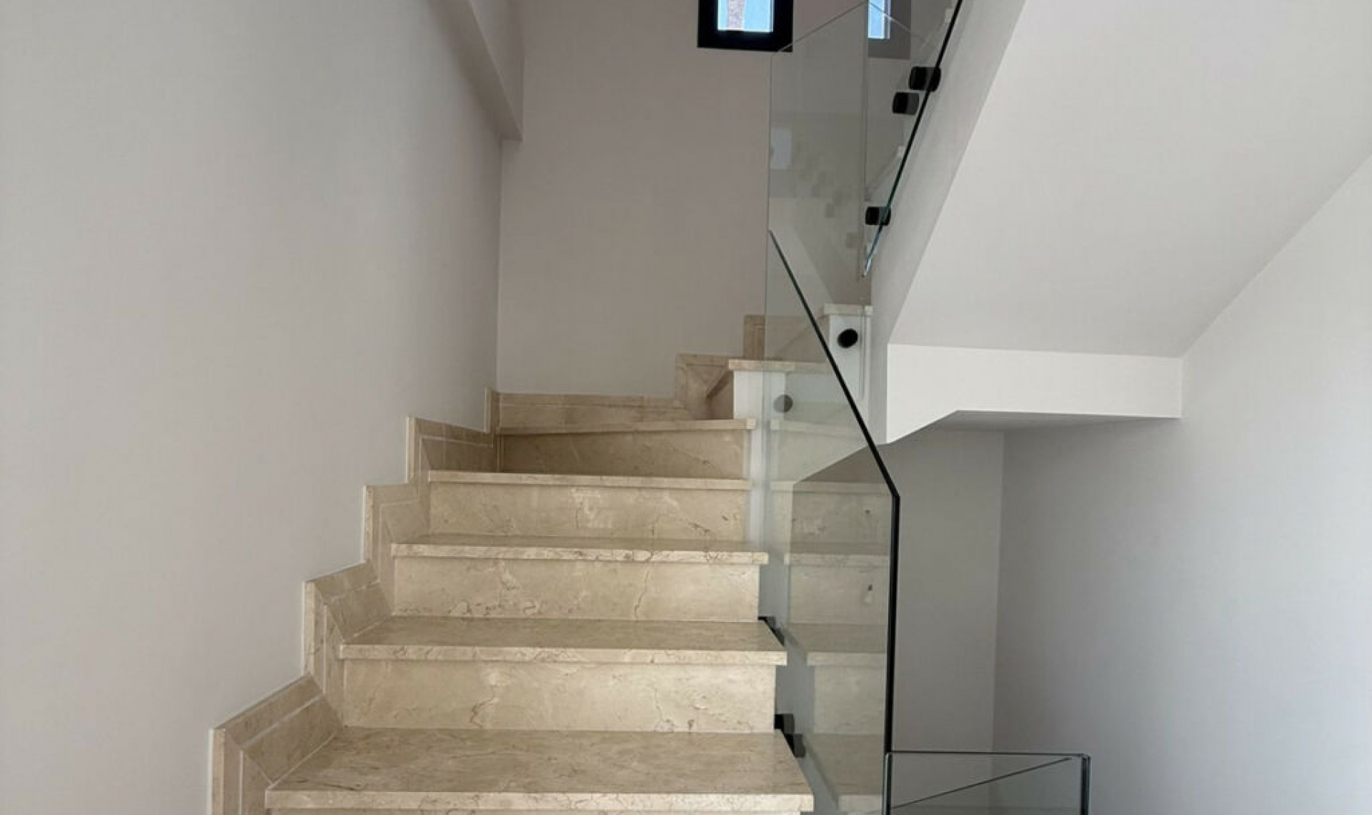 Resale - House -
Marbella