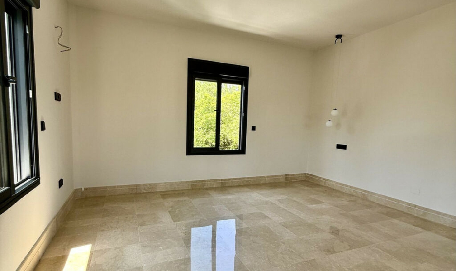 Resale - House -
Marbella