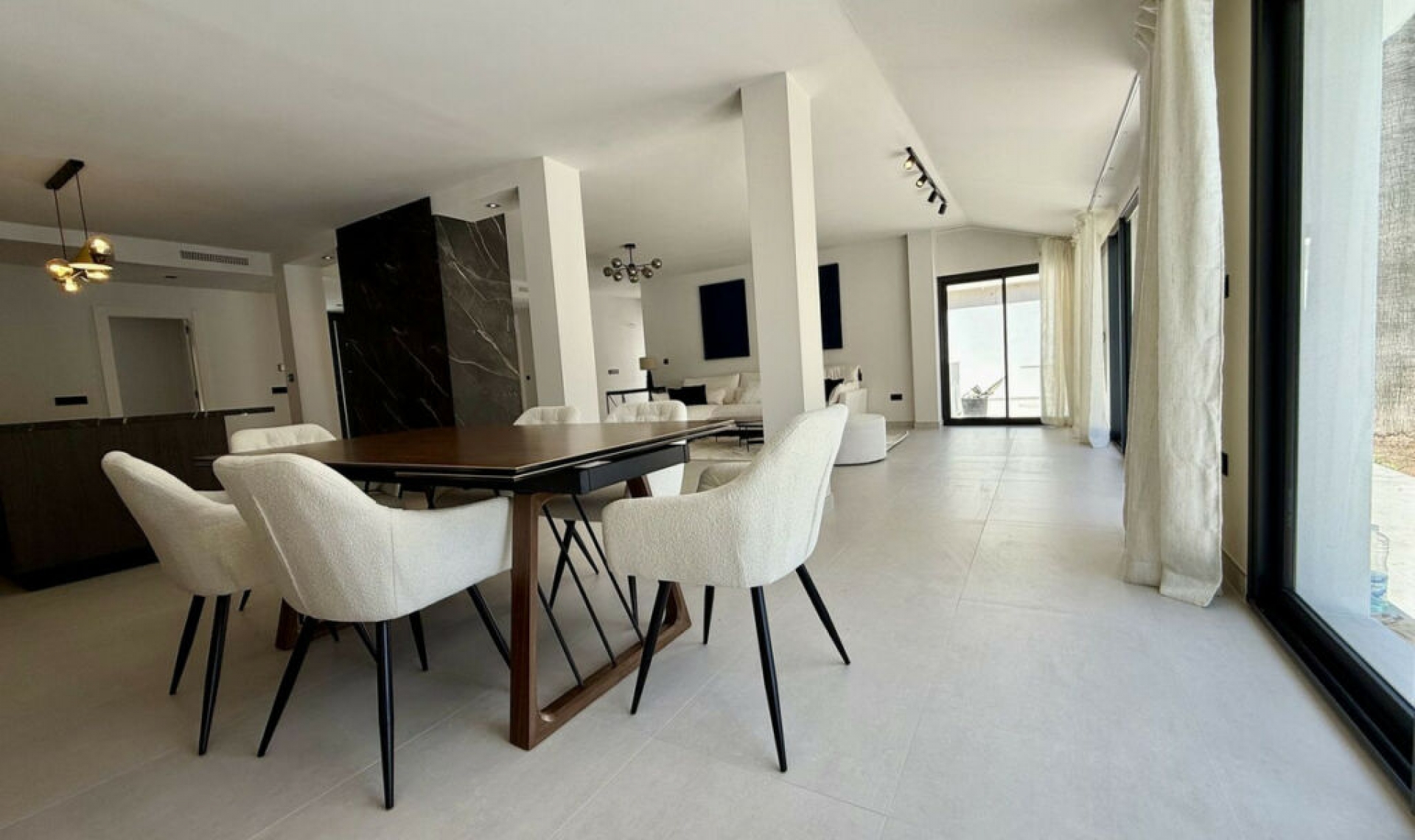 Resale - House -
Marbella