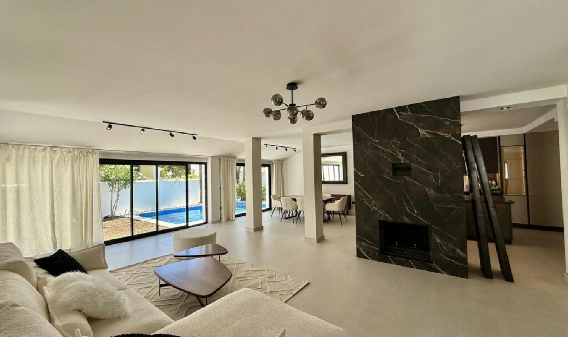 Resale - House -
Marbella