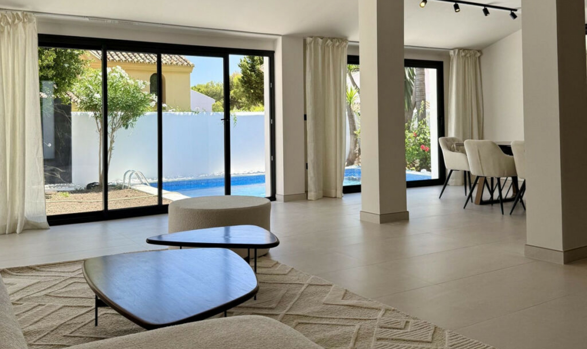 Resale - House -
Marbella