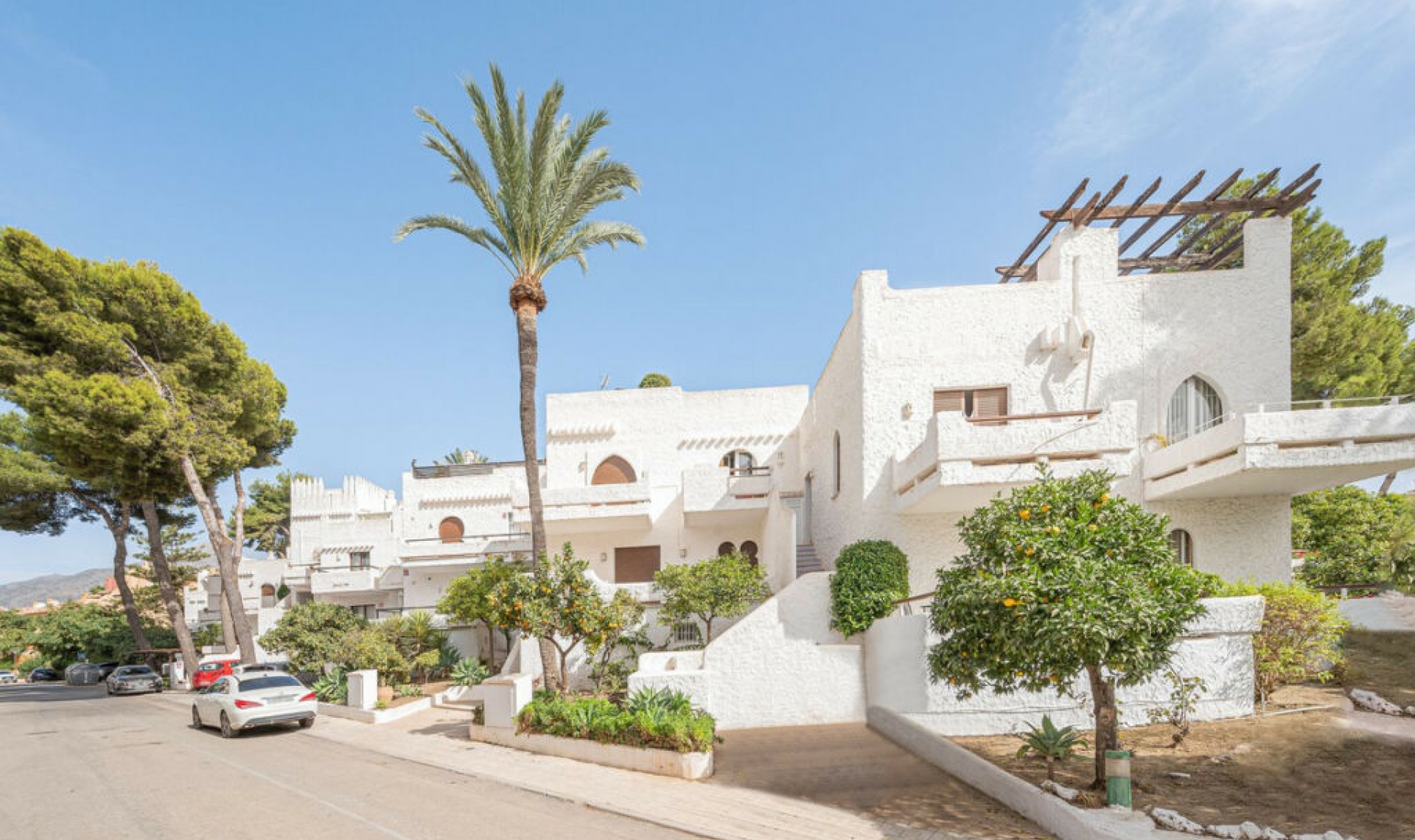 Resale - House -
Marbella