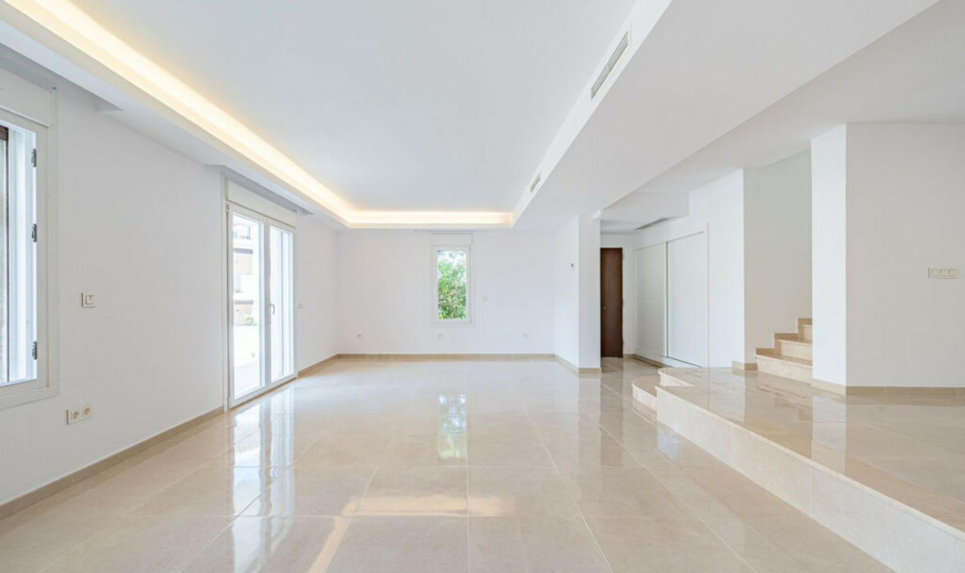 Resale - House -
Marbella