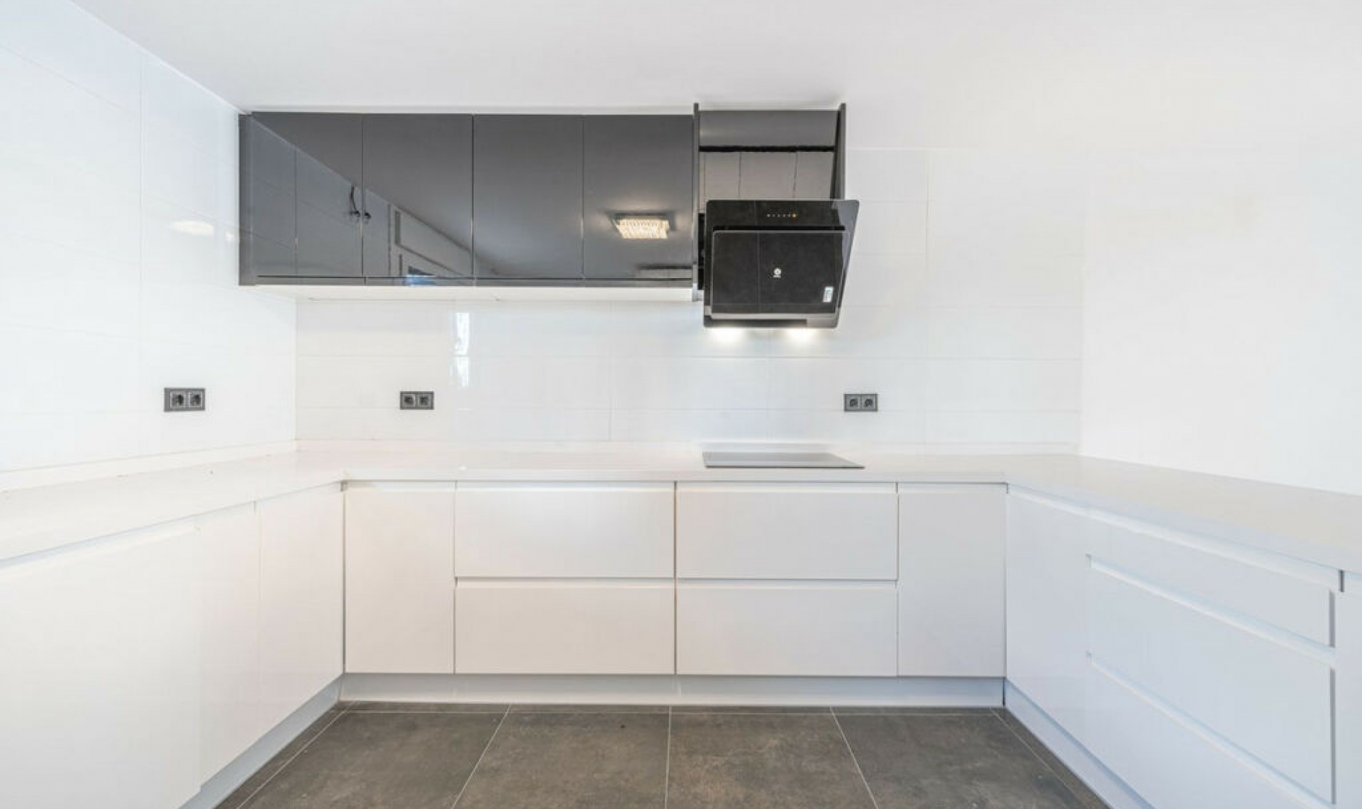 Resale - House -
Marbella