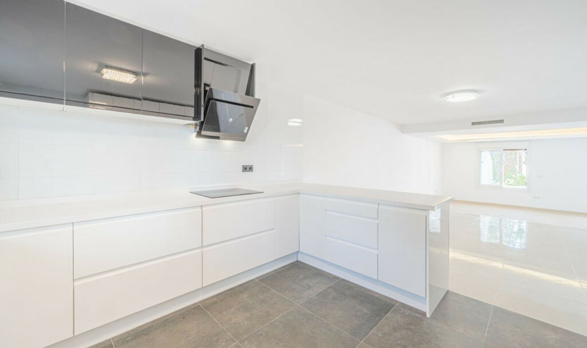 Resale - House -
Marbella