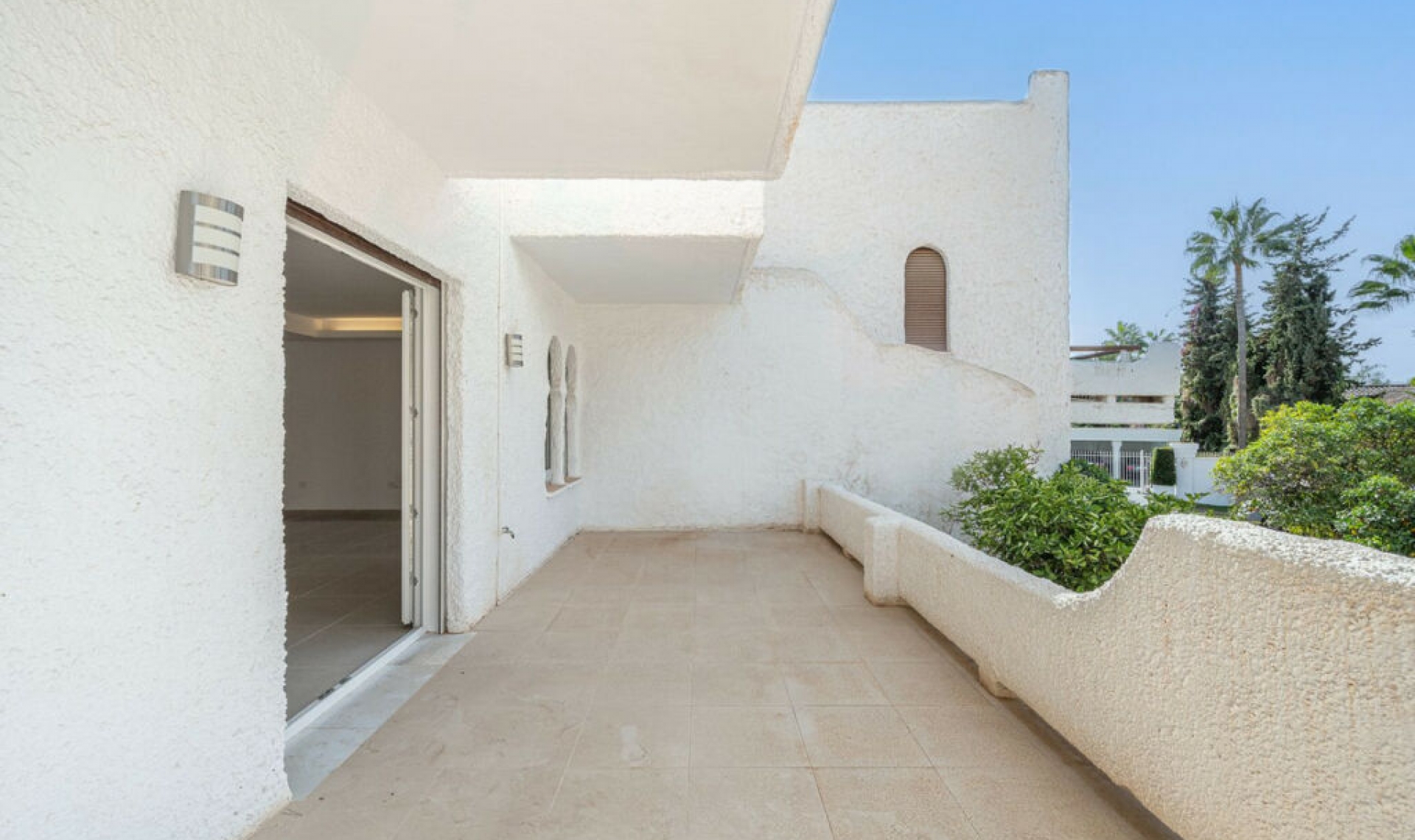 Resale - House -
Marbella