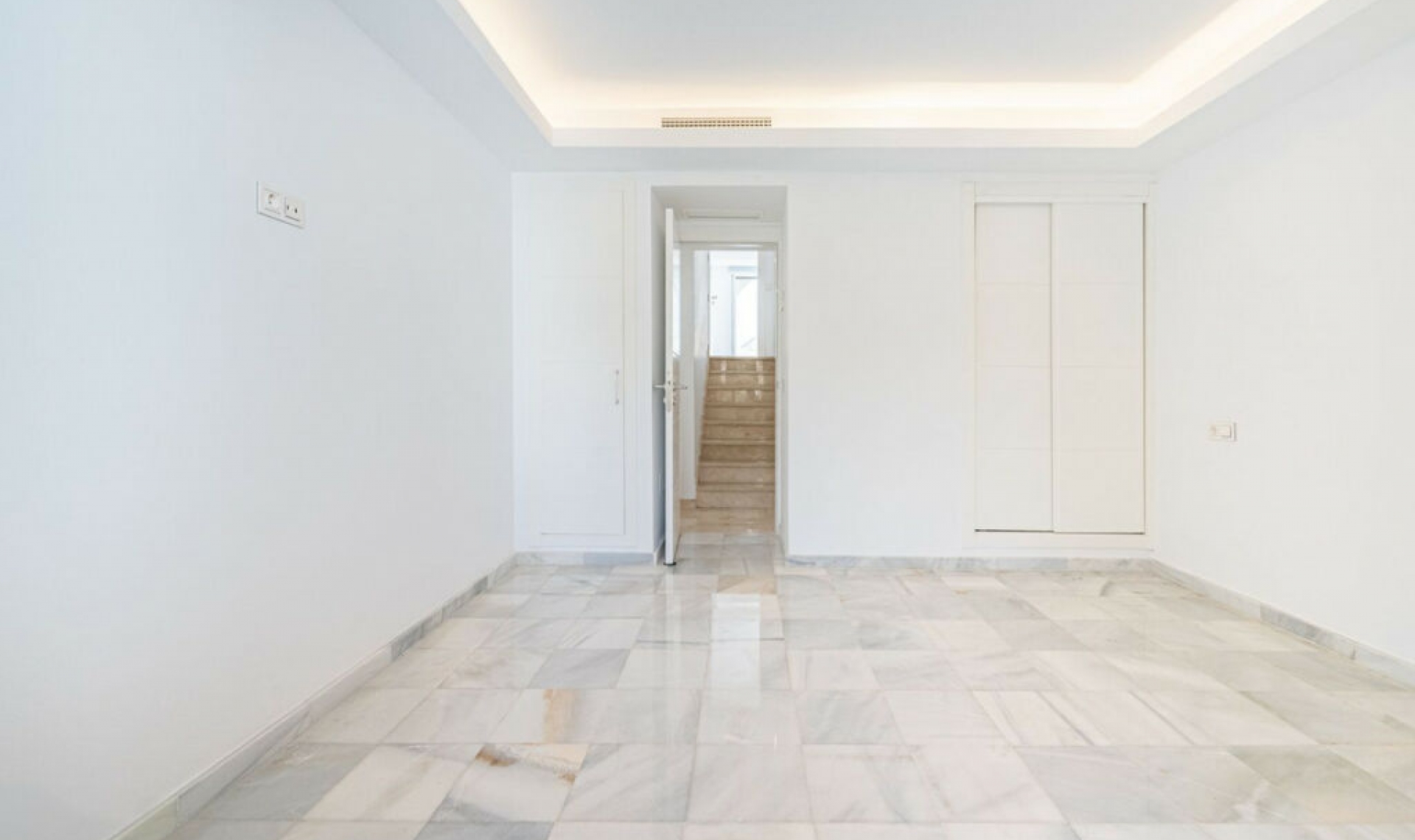 Resale - House -
Marbella