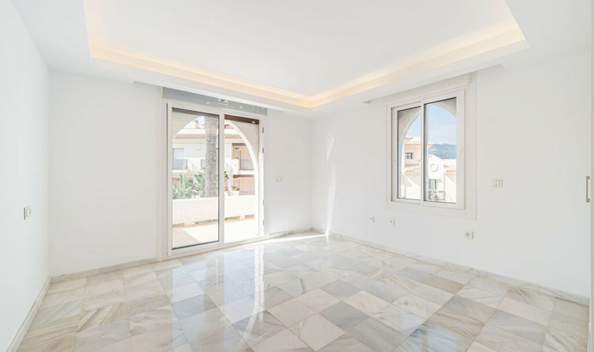 Resale - House -
Marbella