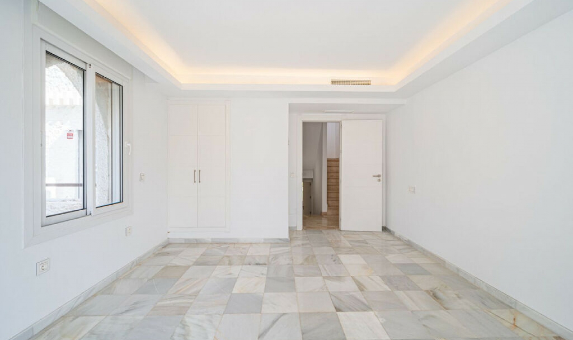 Resale - House -
Marbella