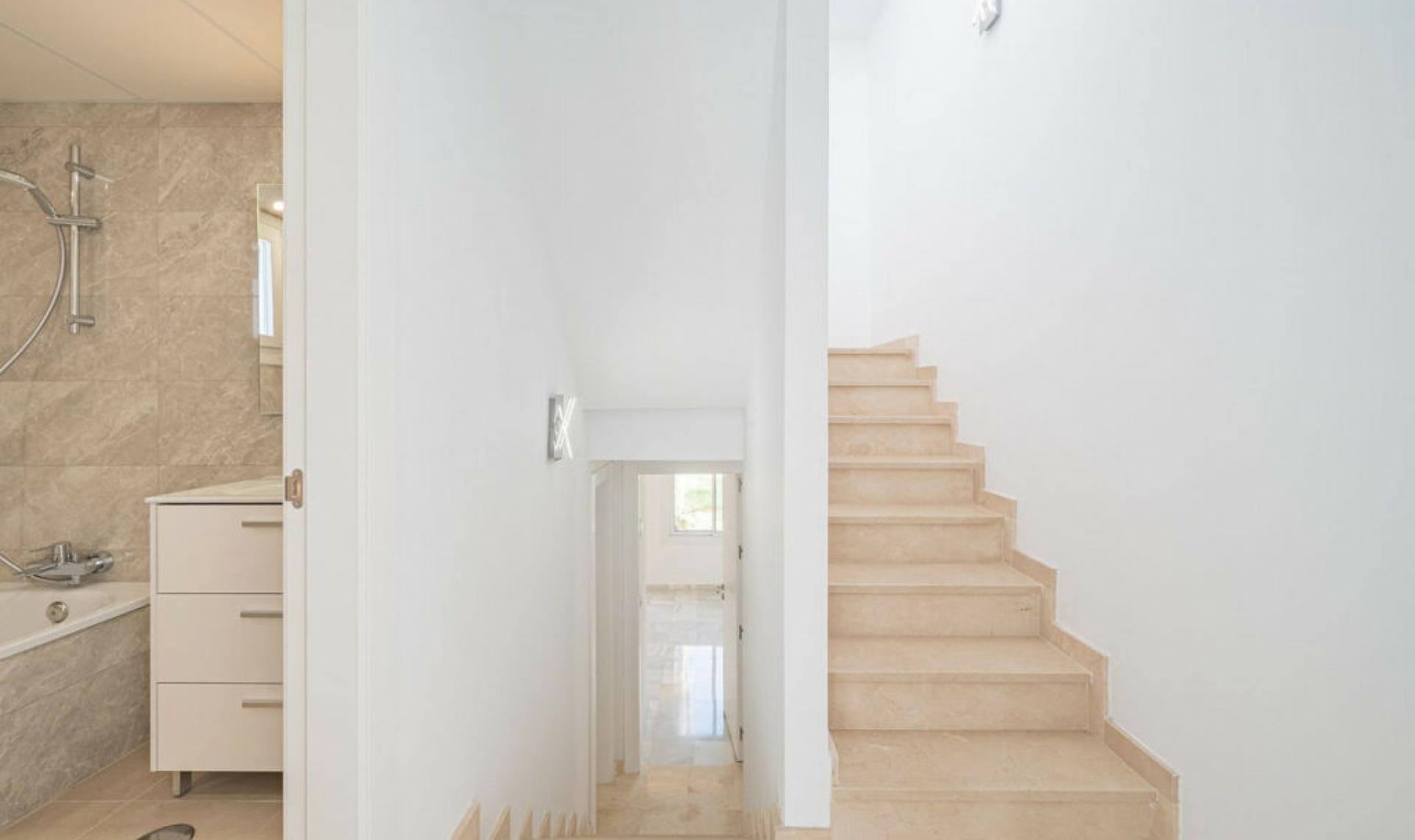 Resale - House -
Marbella