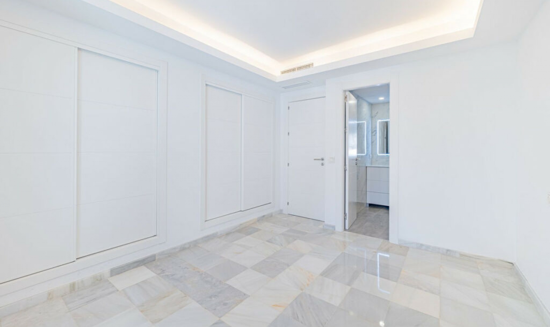 Resale - House -
Marbella