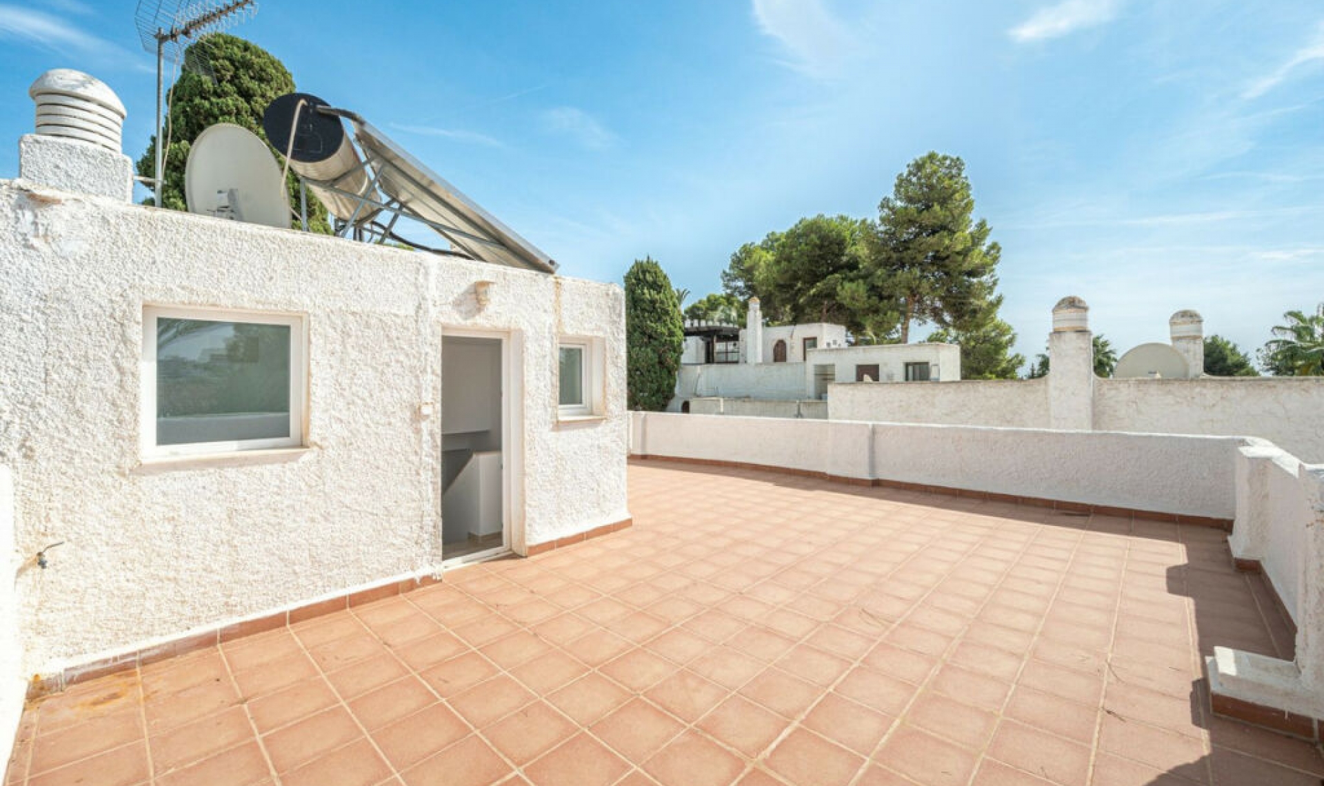 Resale - House -
Marbella