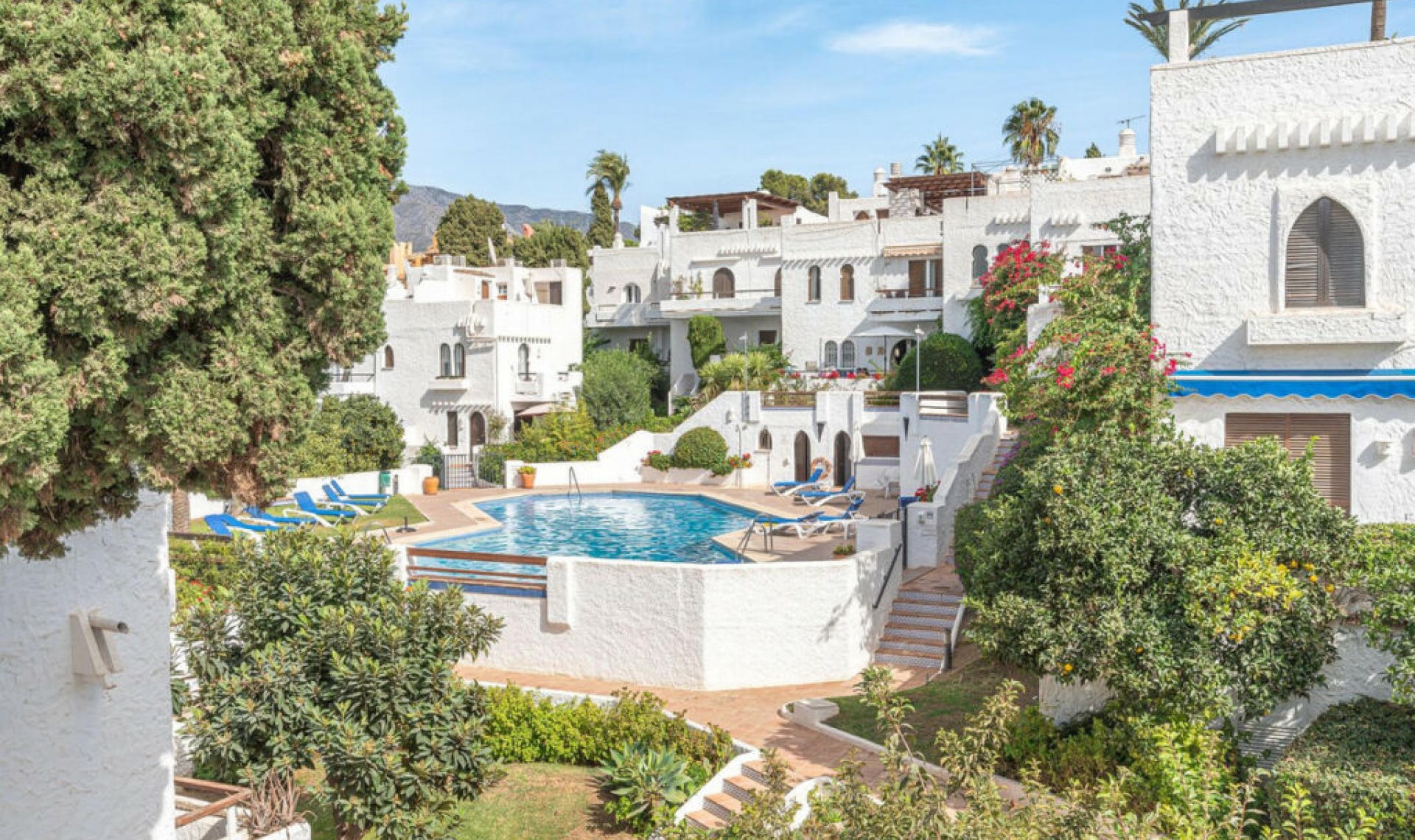 Resale - House -
Marbella