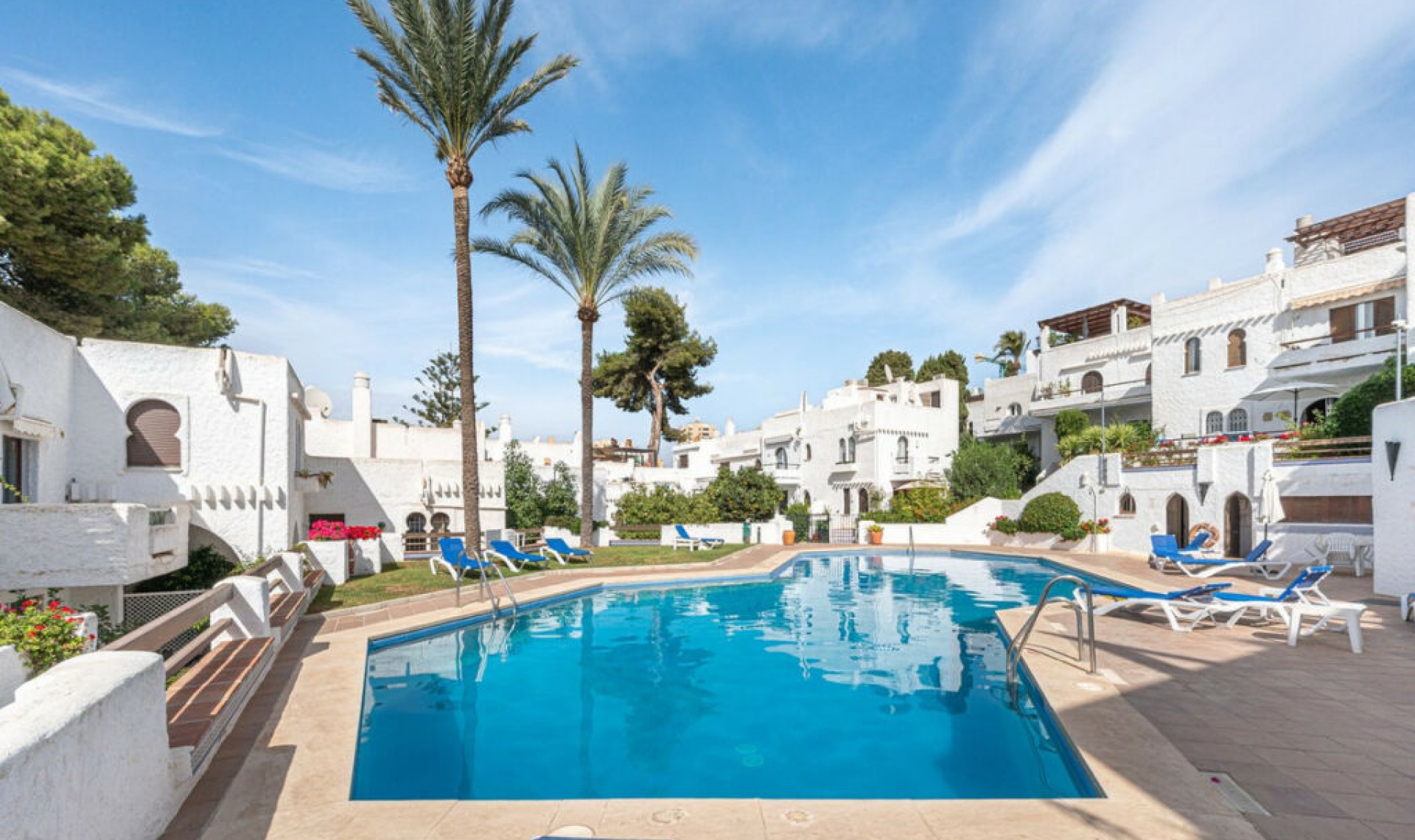 Resale - House -
Marbella