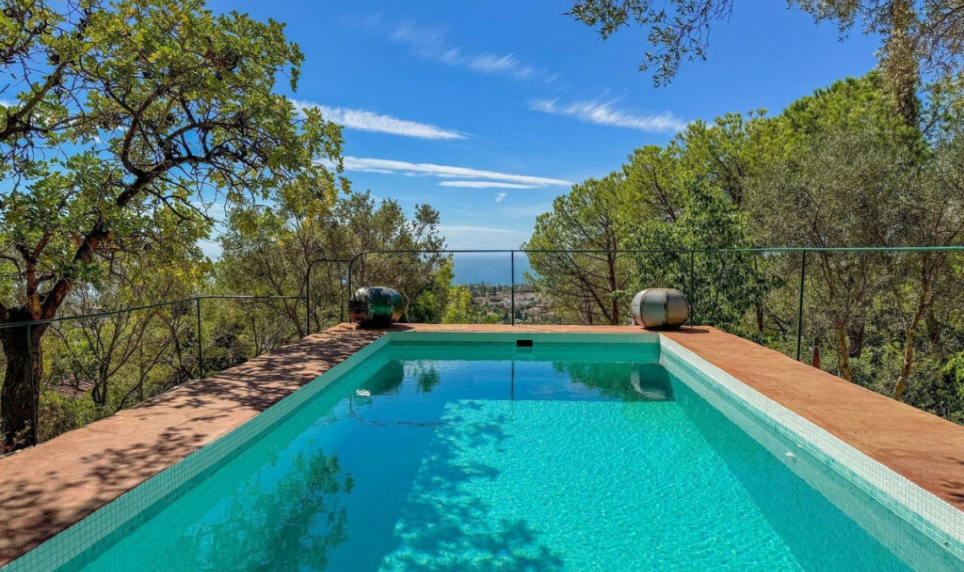 Resale - House -
Marbella