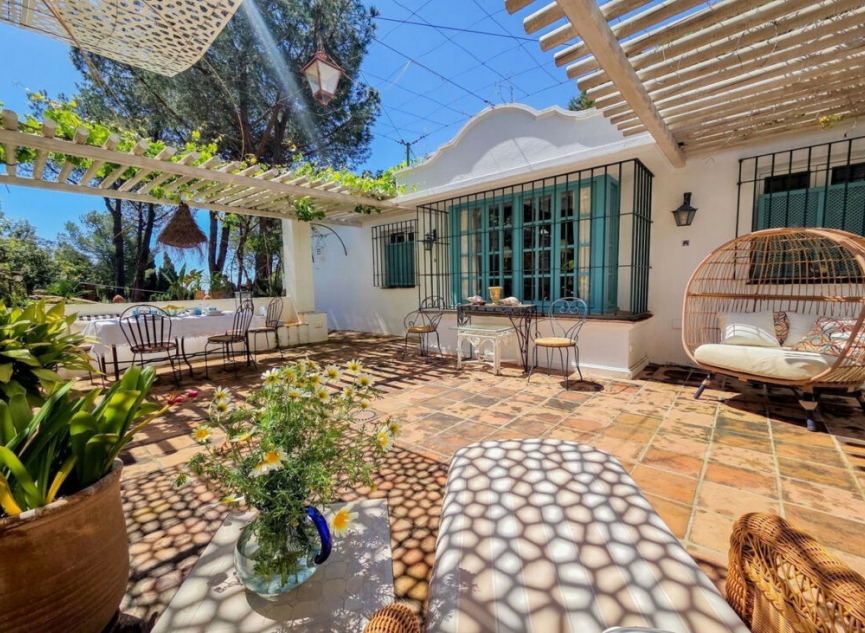 Resale - House -
Marbella