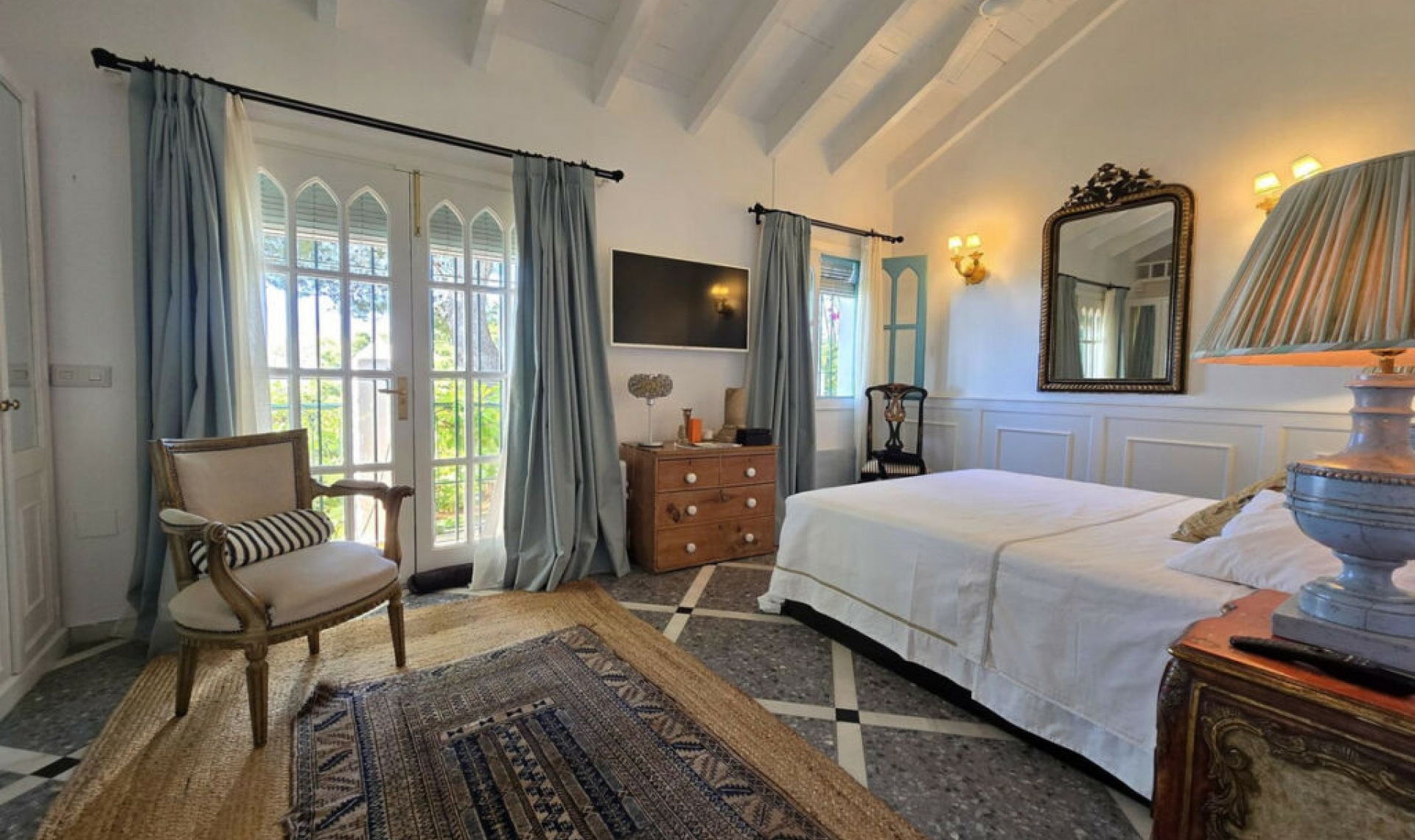 Resale - House -
Marbella