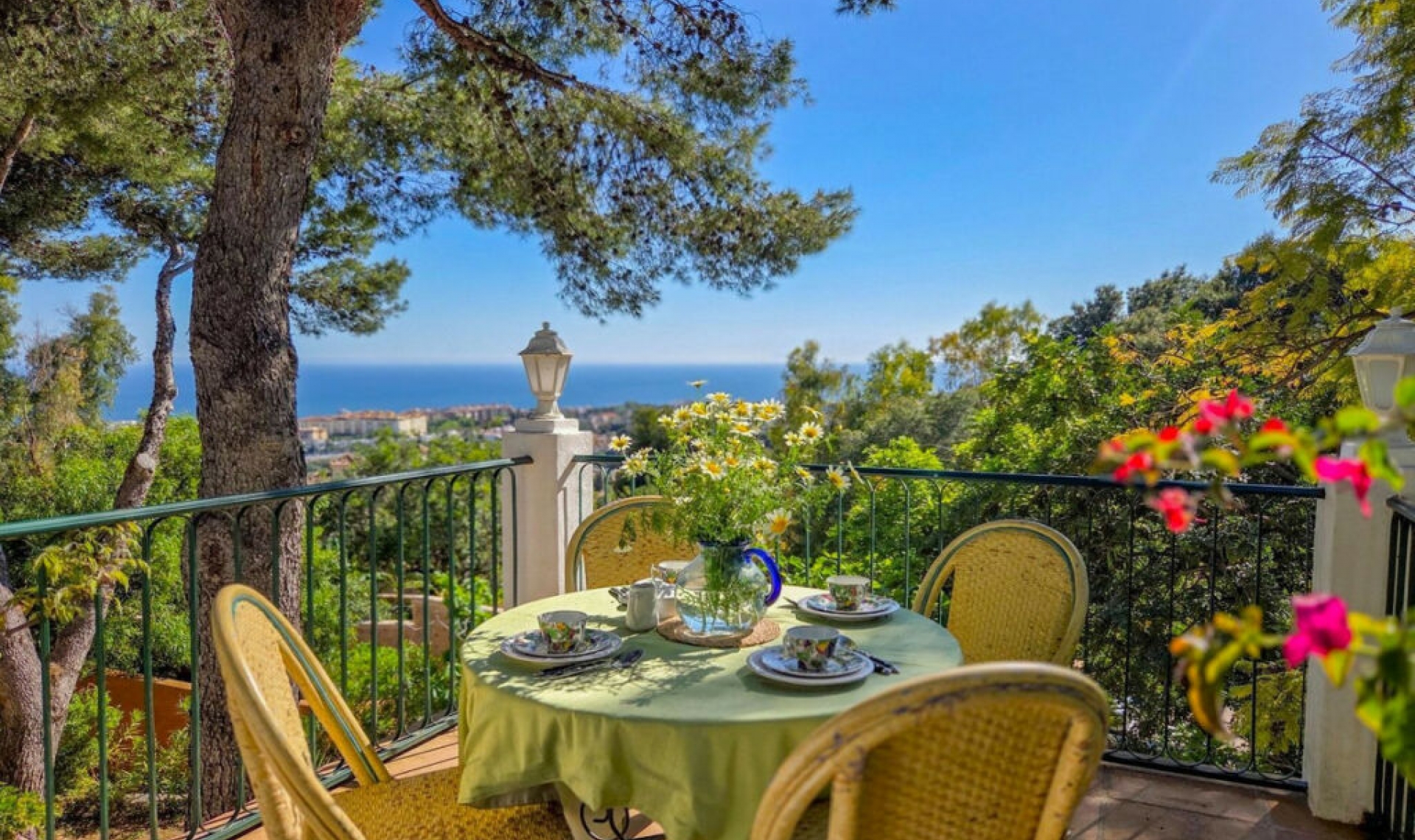 Resale - House -
Marbella