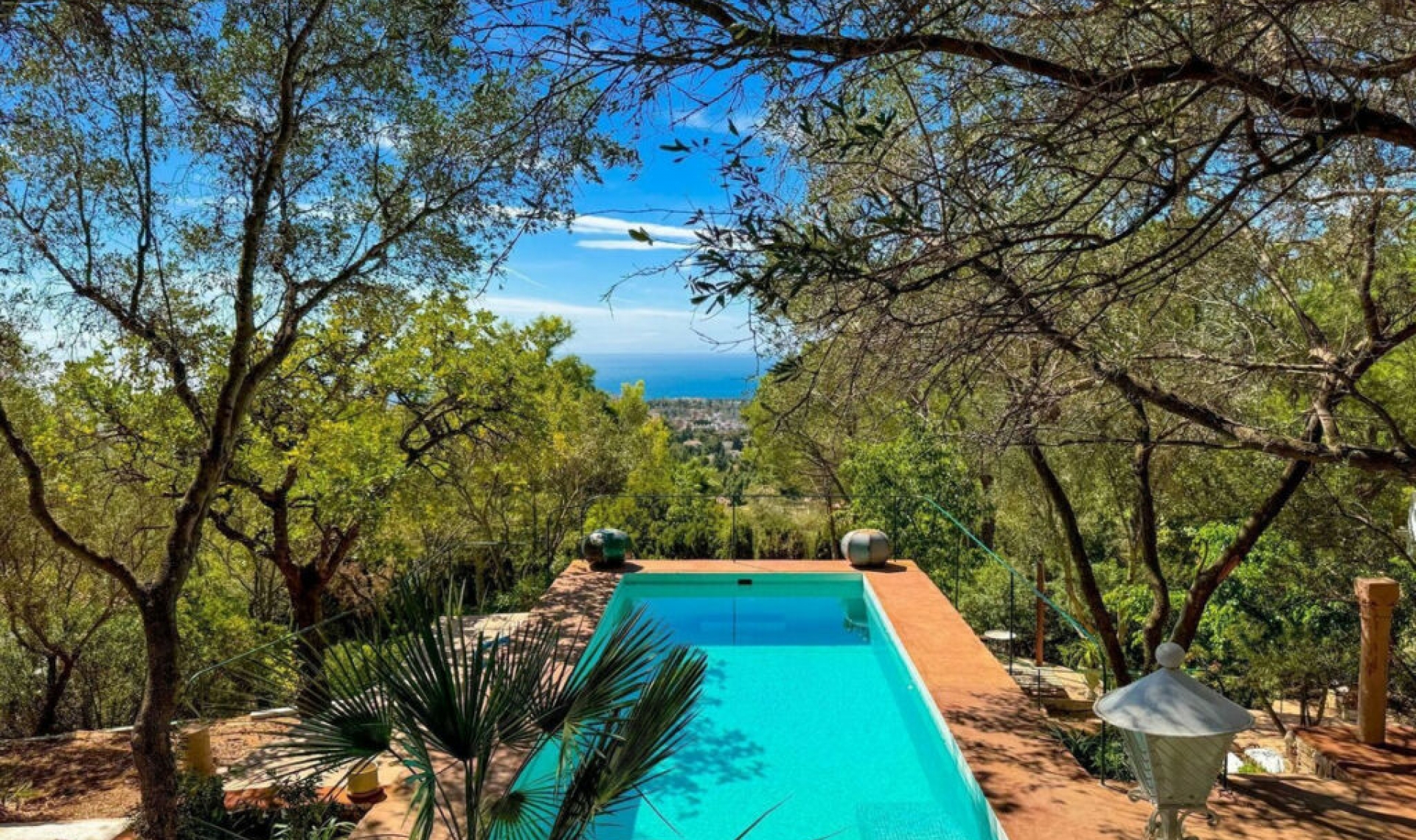 Resale - House -
Marbella