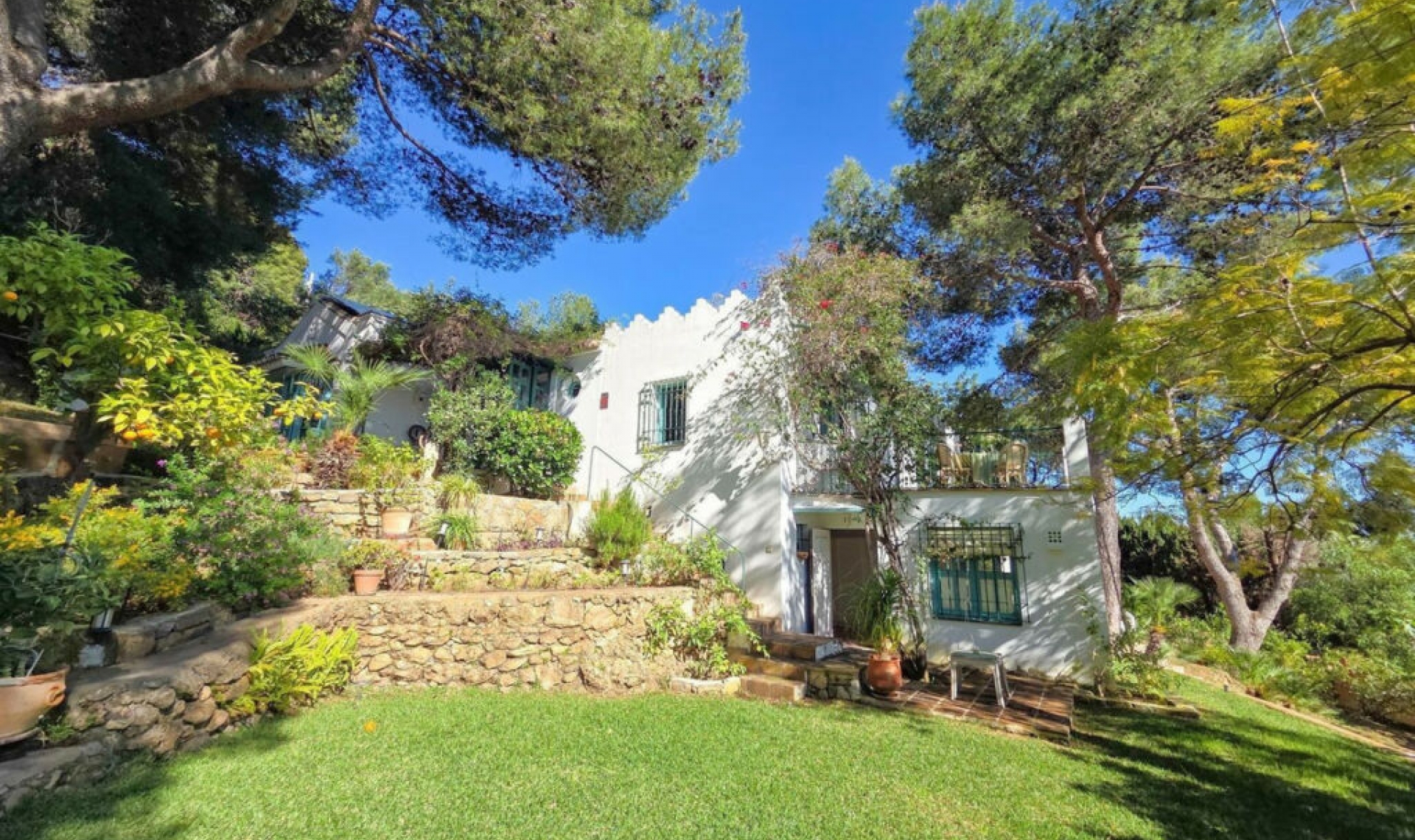 Resale - House -
Marbella