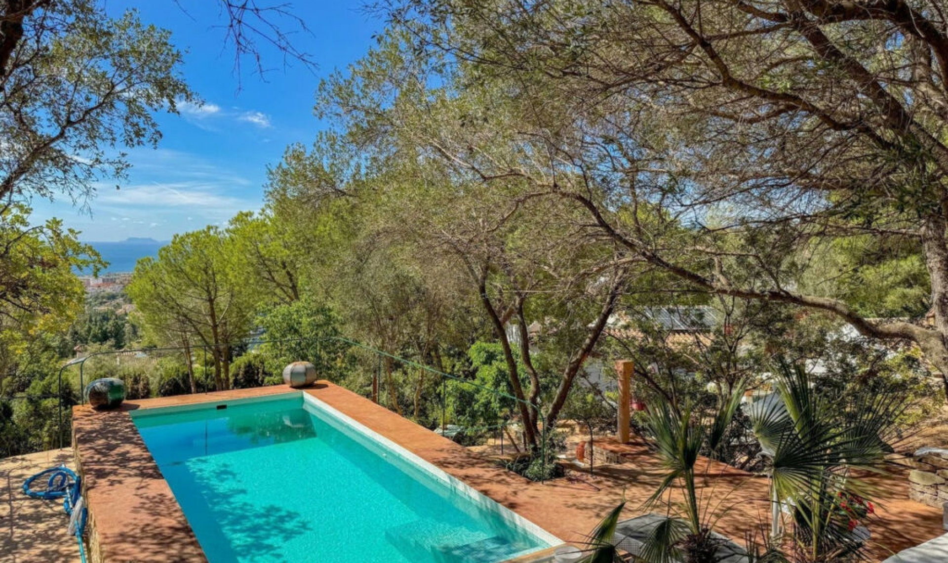 Resale - House -
Marbella