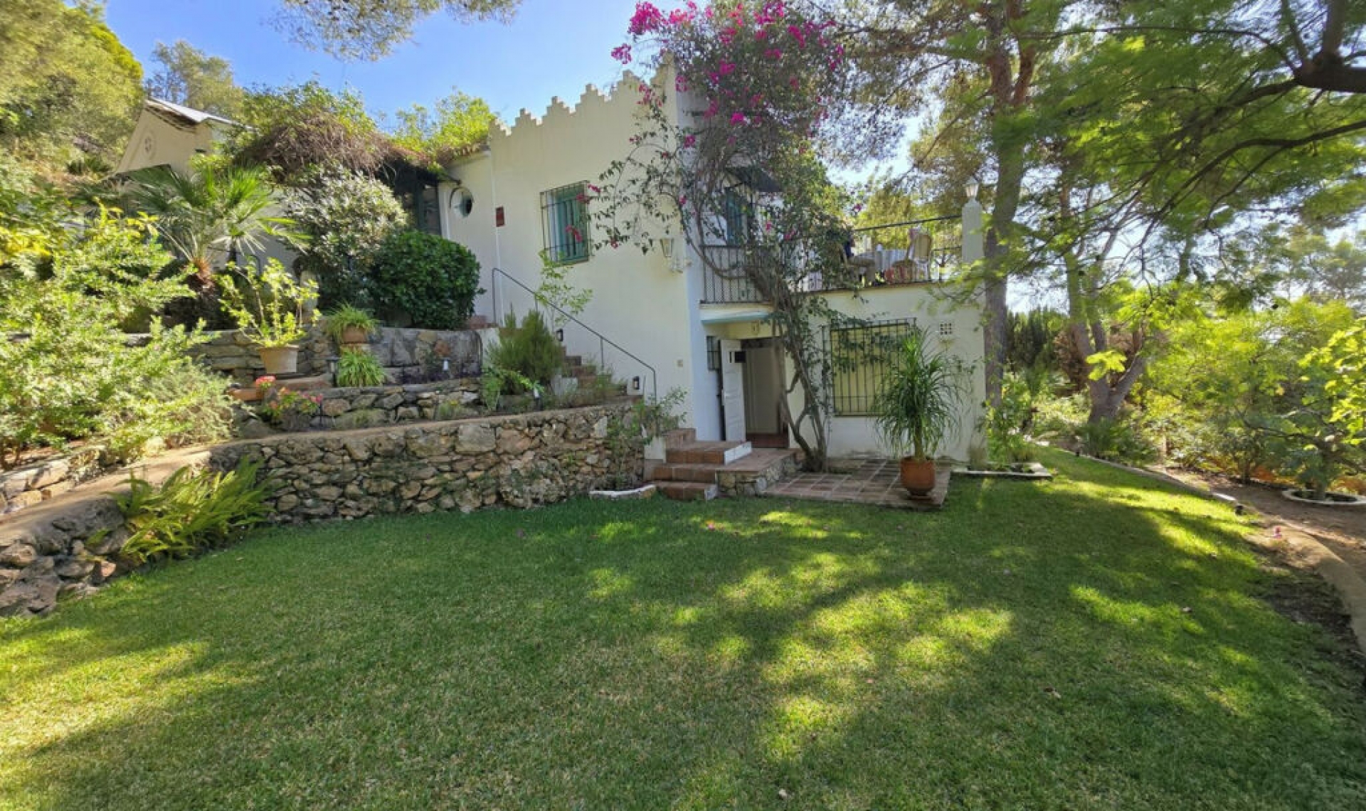 Resale - House -
Marbella