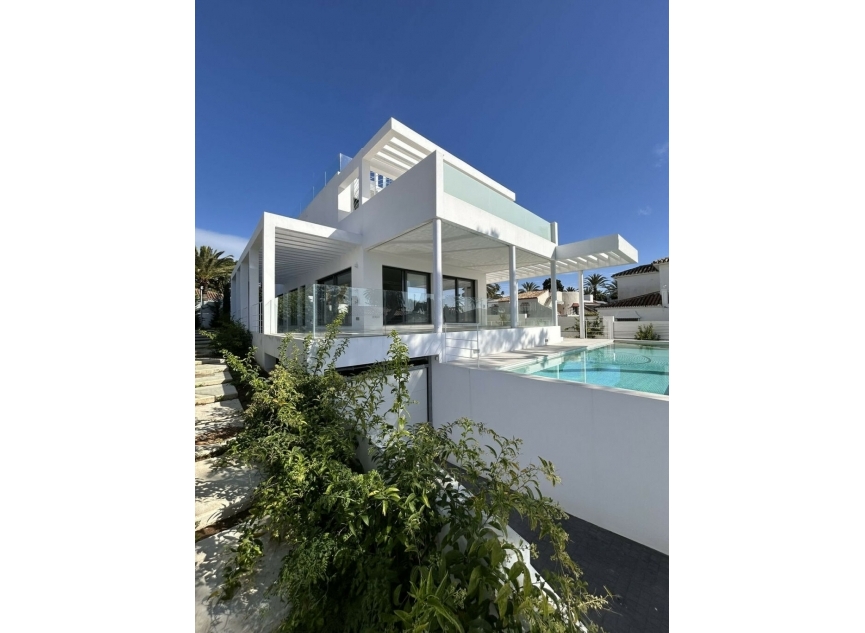 Resale - House -
Marbesa