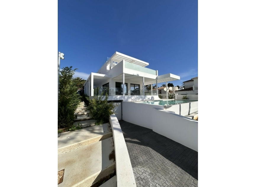 Resale - House -
Marbesa